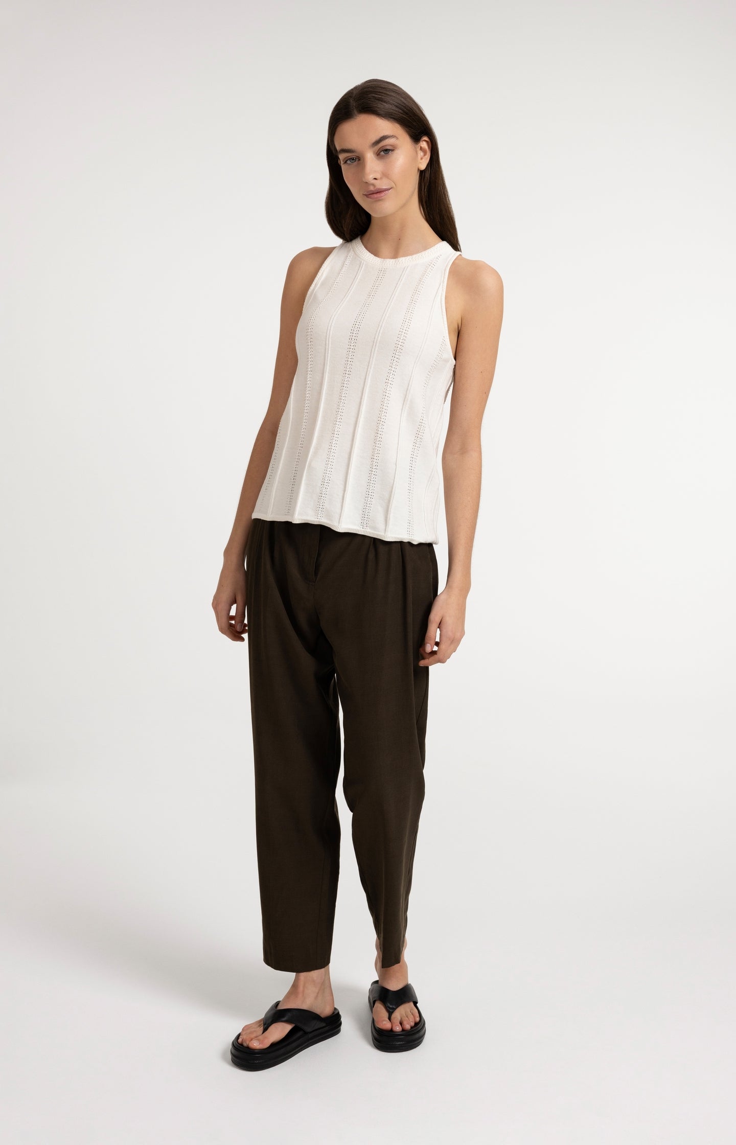 Sleeveless knitted top with textured pattern - Type: lookbook