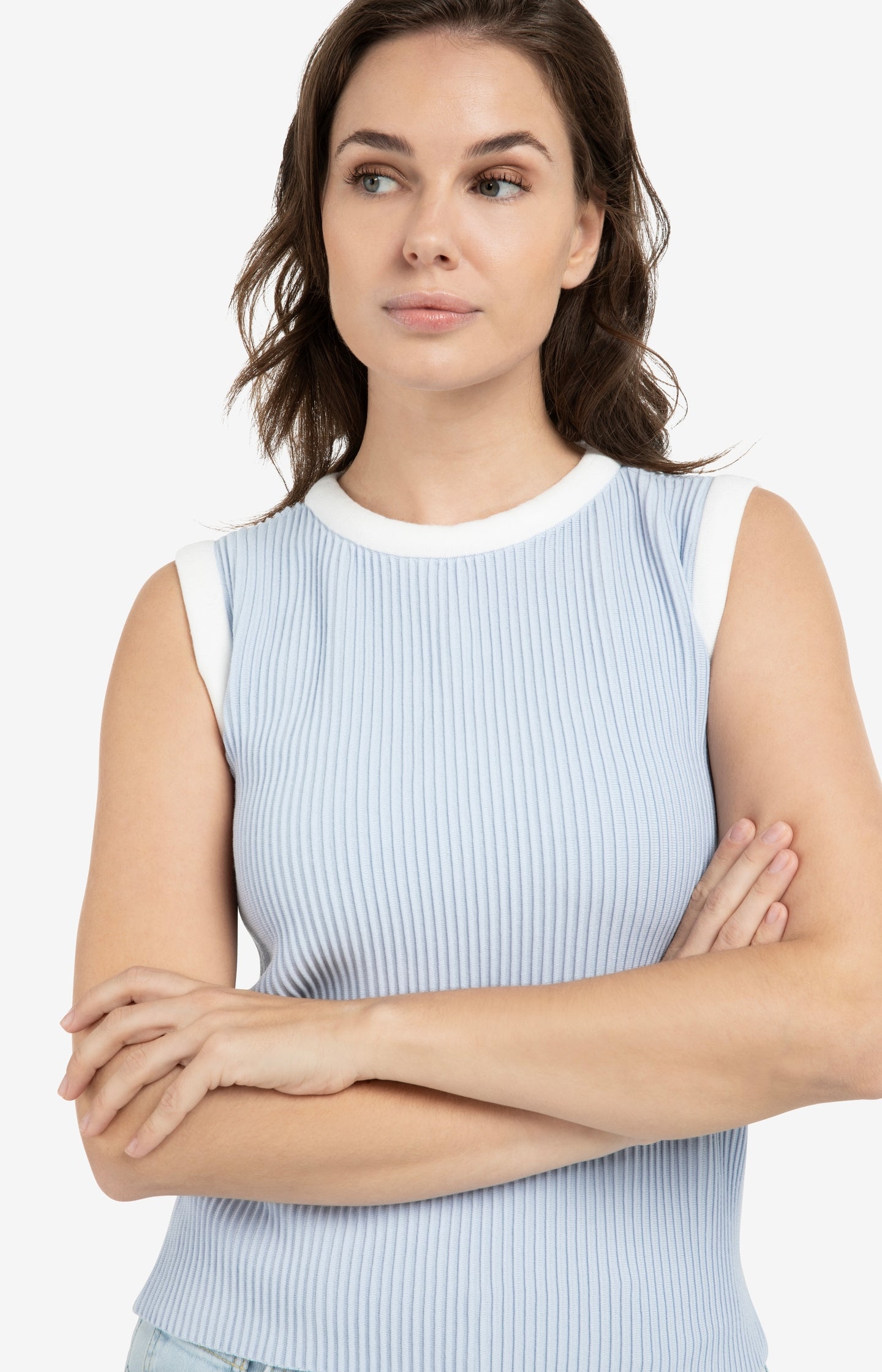 Sleeveless ribbed sweater with crew neckline