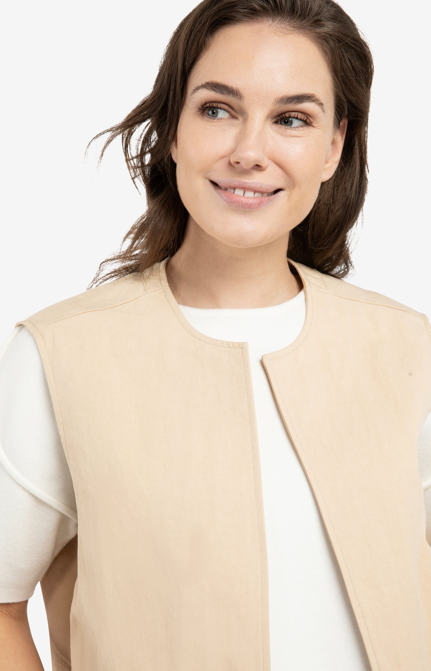 Sleeveless summer jacket with drawstrings