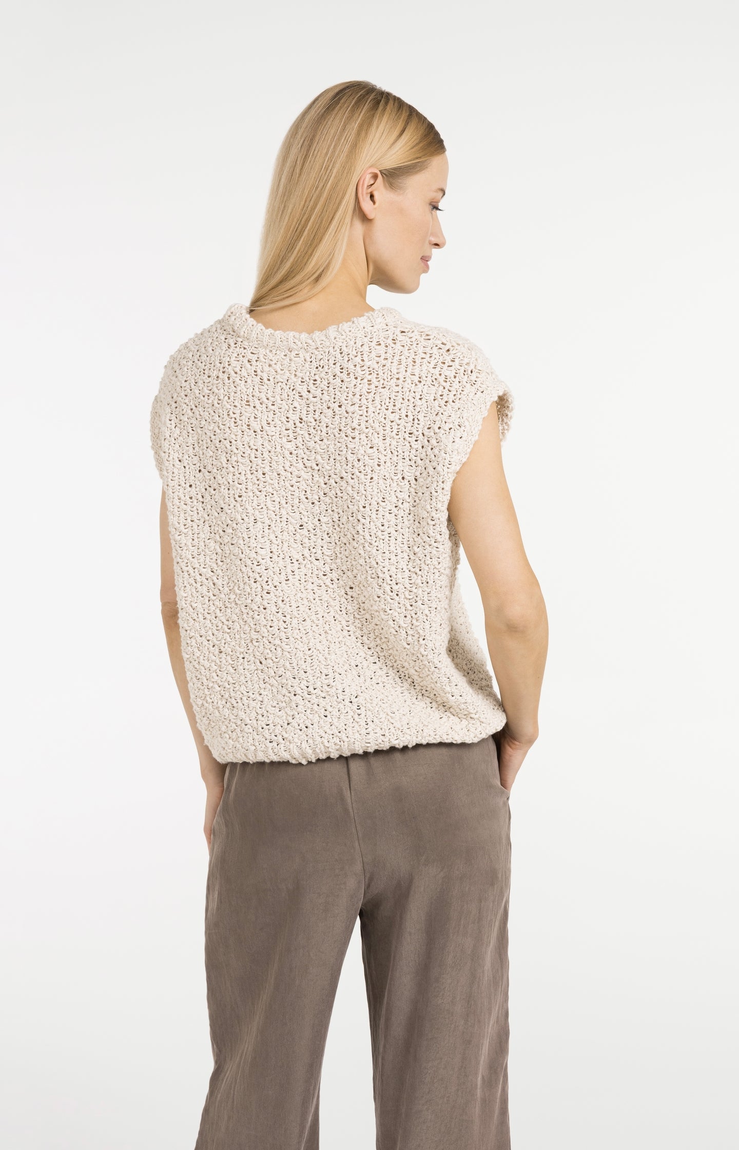 Sleeveless sweater with open-knit texture