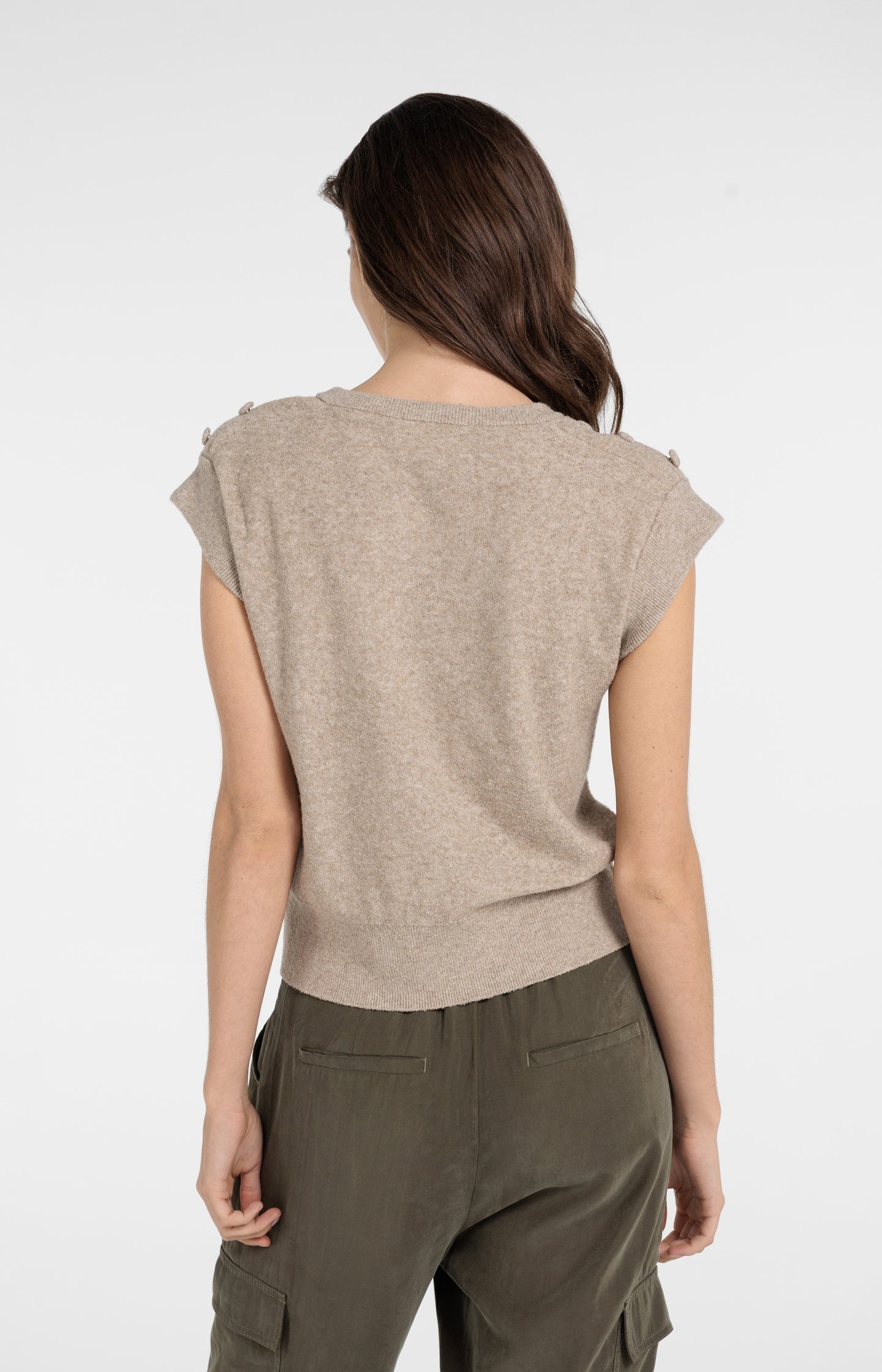 Ärmelloser Pullover mit Zierknöpfen an den Schultern