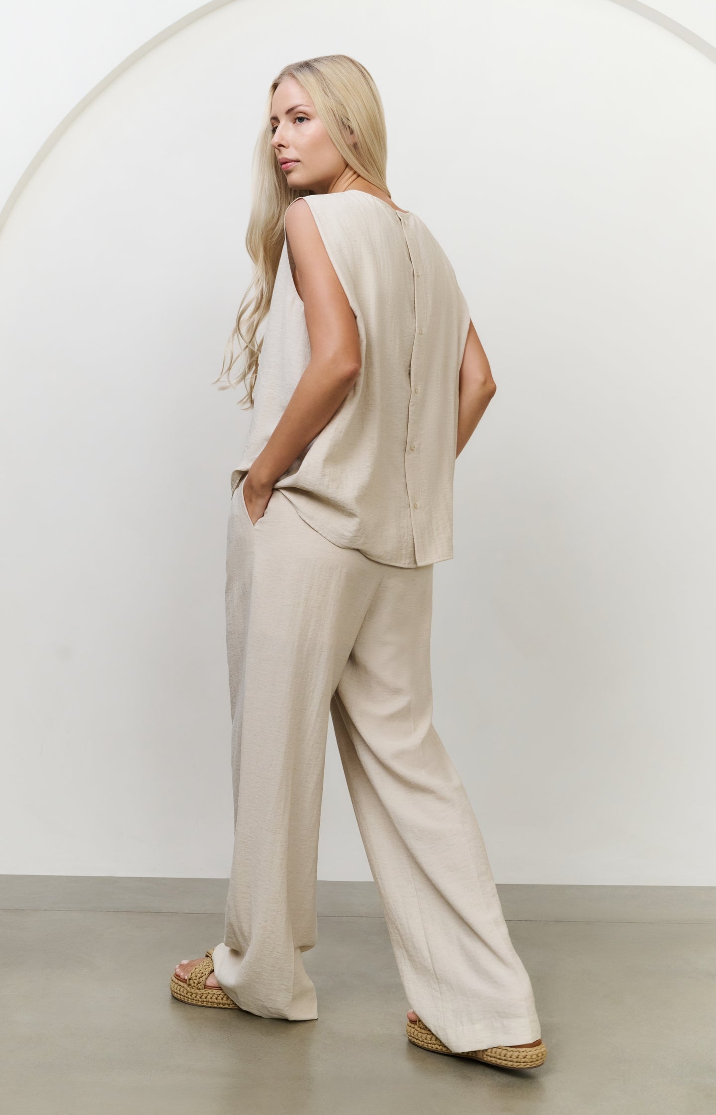Sleeveless top with button closure on back