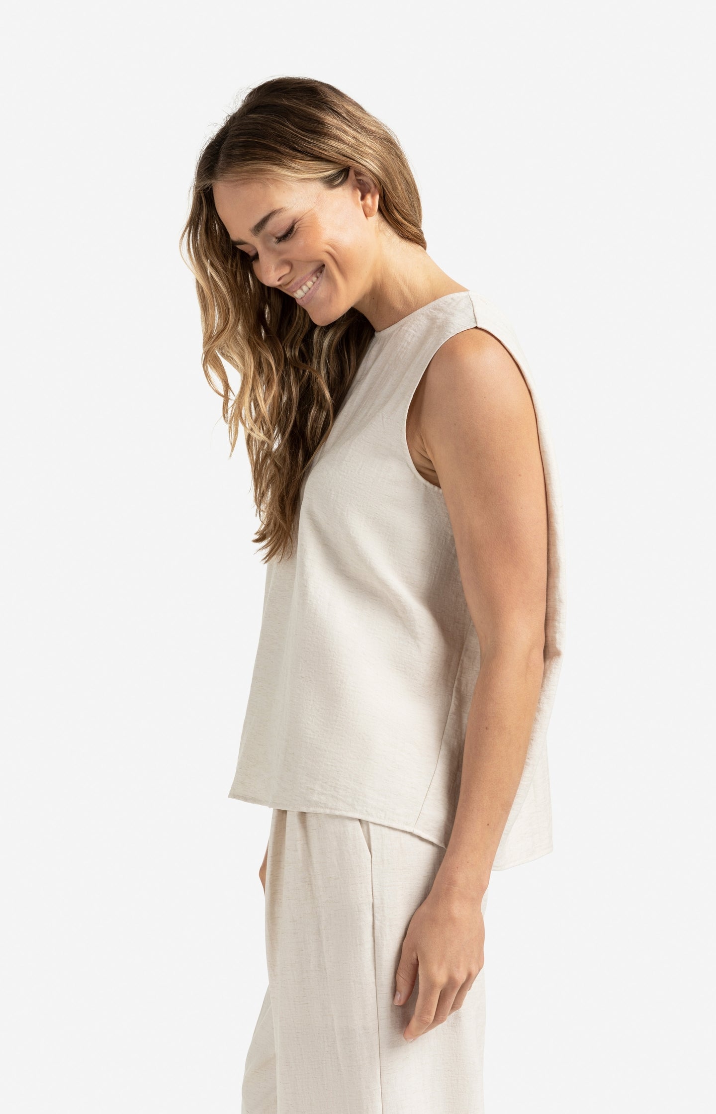 Sleeveless top with button closure on back