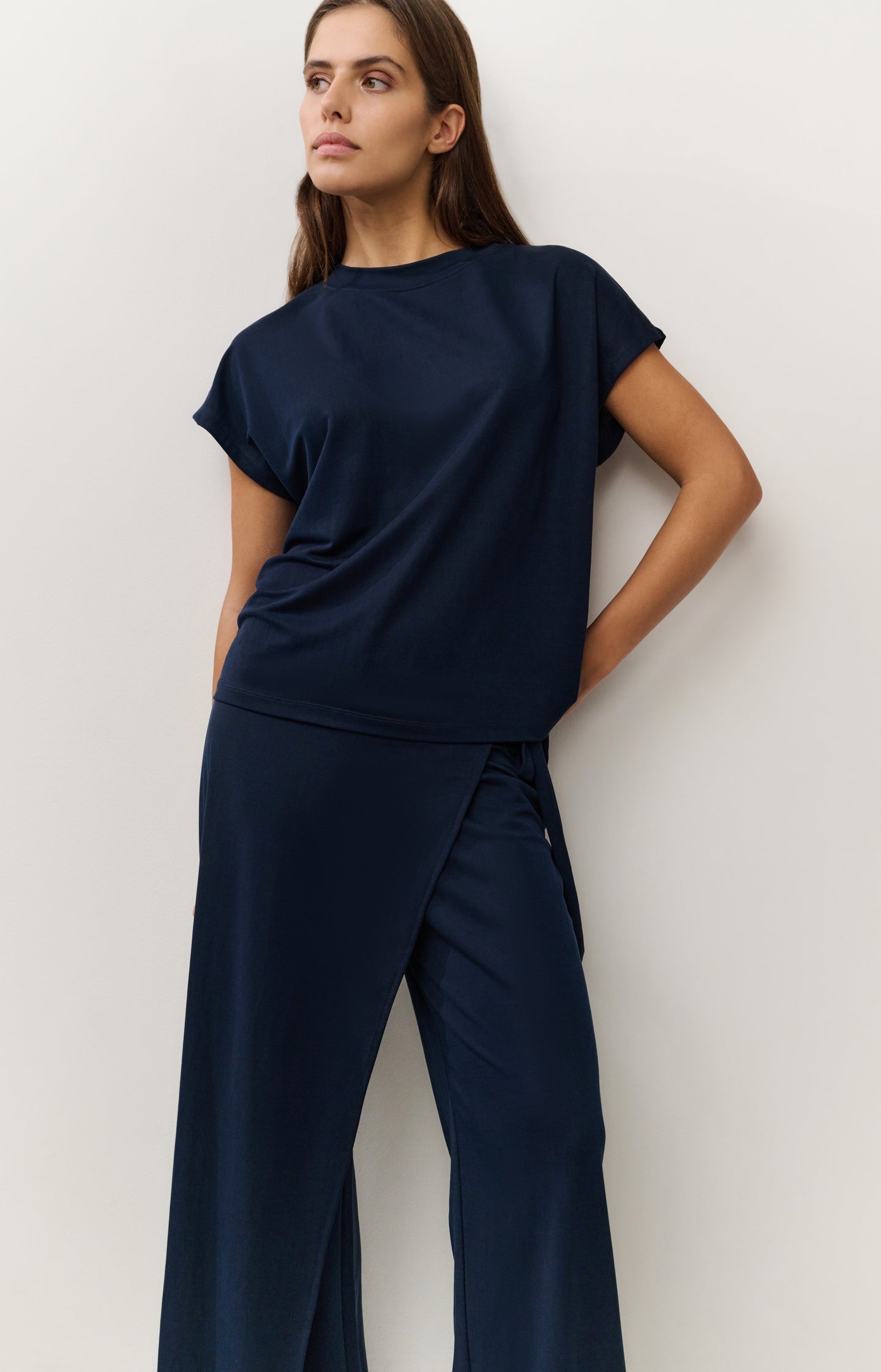 Sleeveless top with crew neck and straight fit