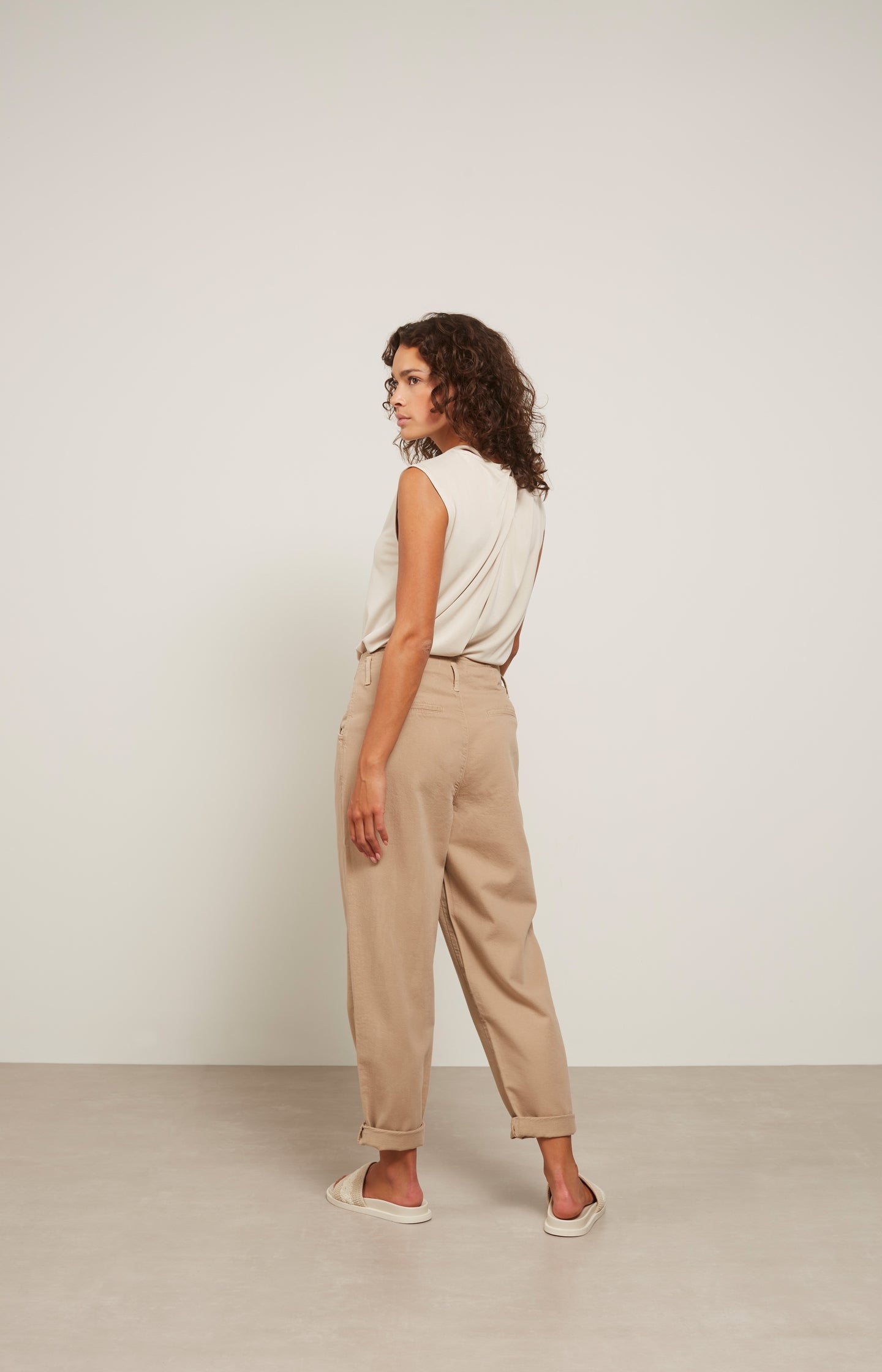 Sleeveless top with crewneck and back detail in regular fit