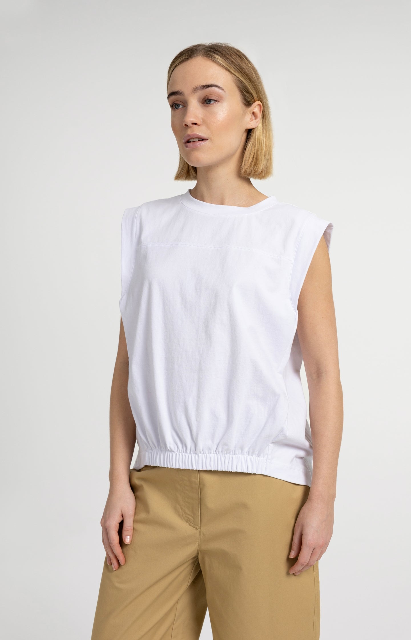 Sleeveless top with elastic hem