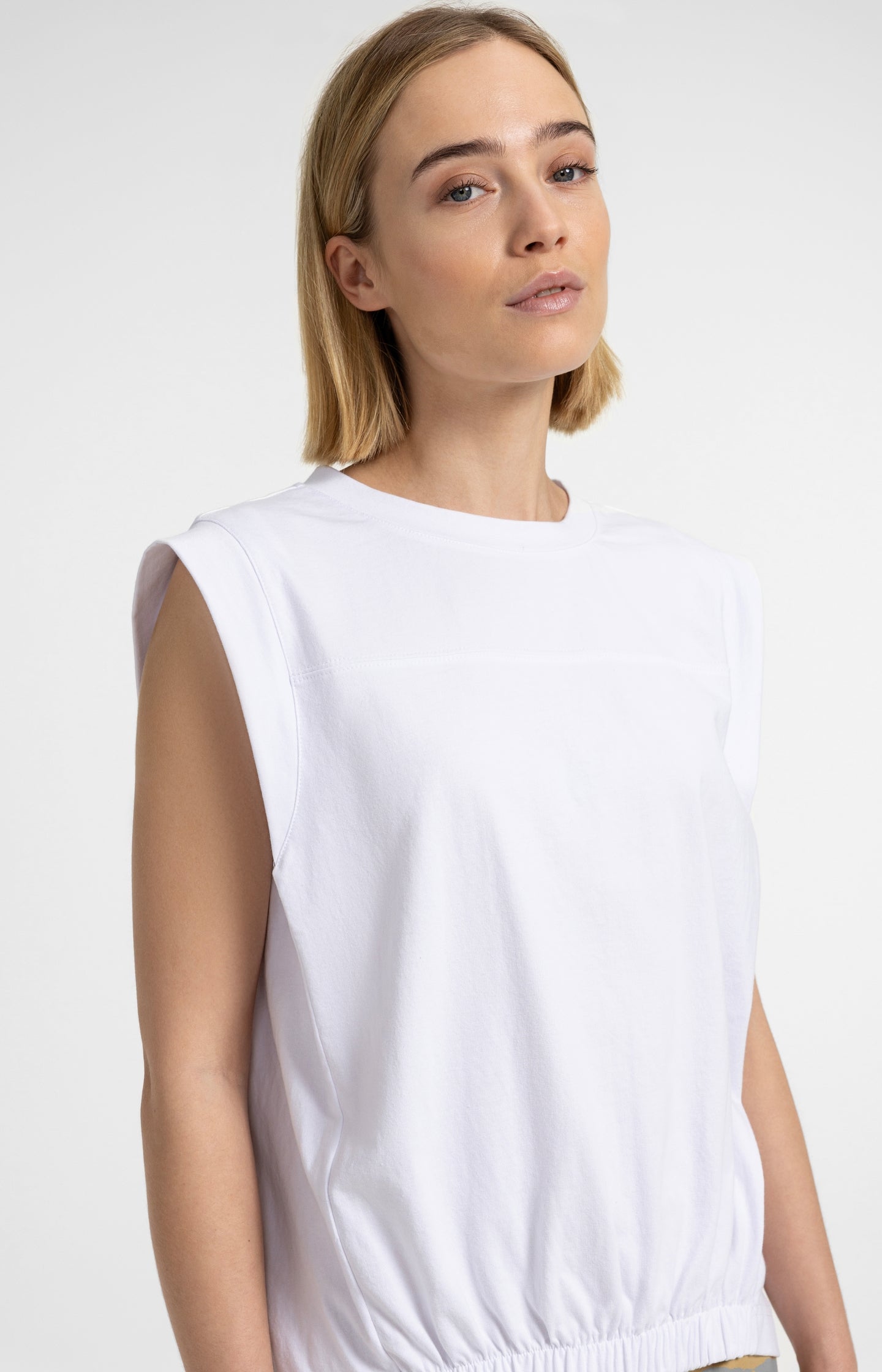 Sleeveless top with elastic hem