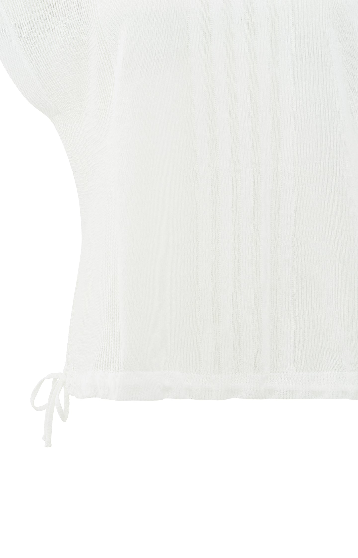 Wool White sleeveless top met subtiele lijnpatroon en drawstring zoom - YAYA