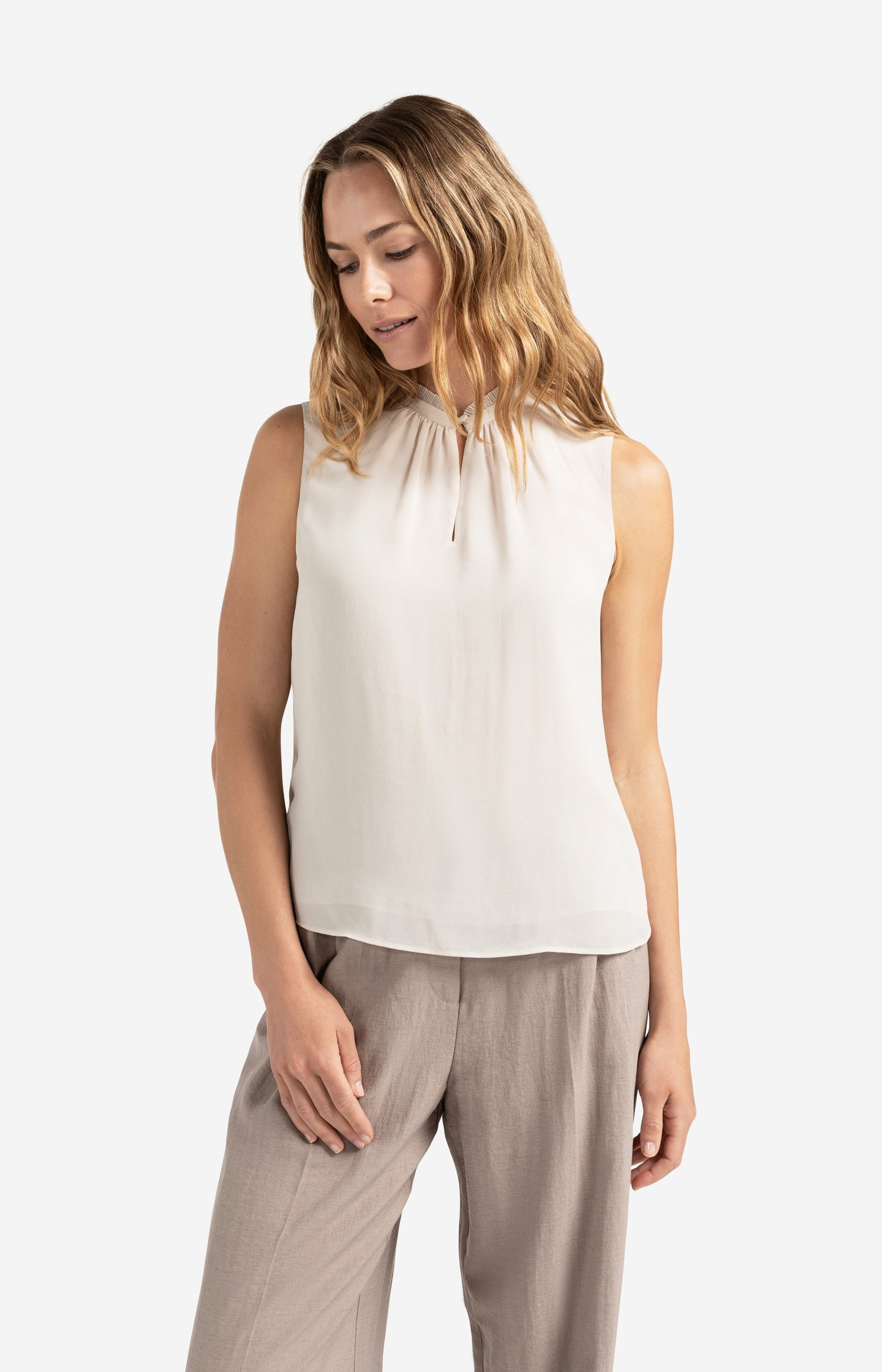 Sleeveless top with ruffled collar and keyhole detail - Type: lookbook