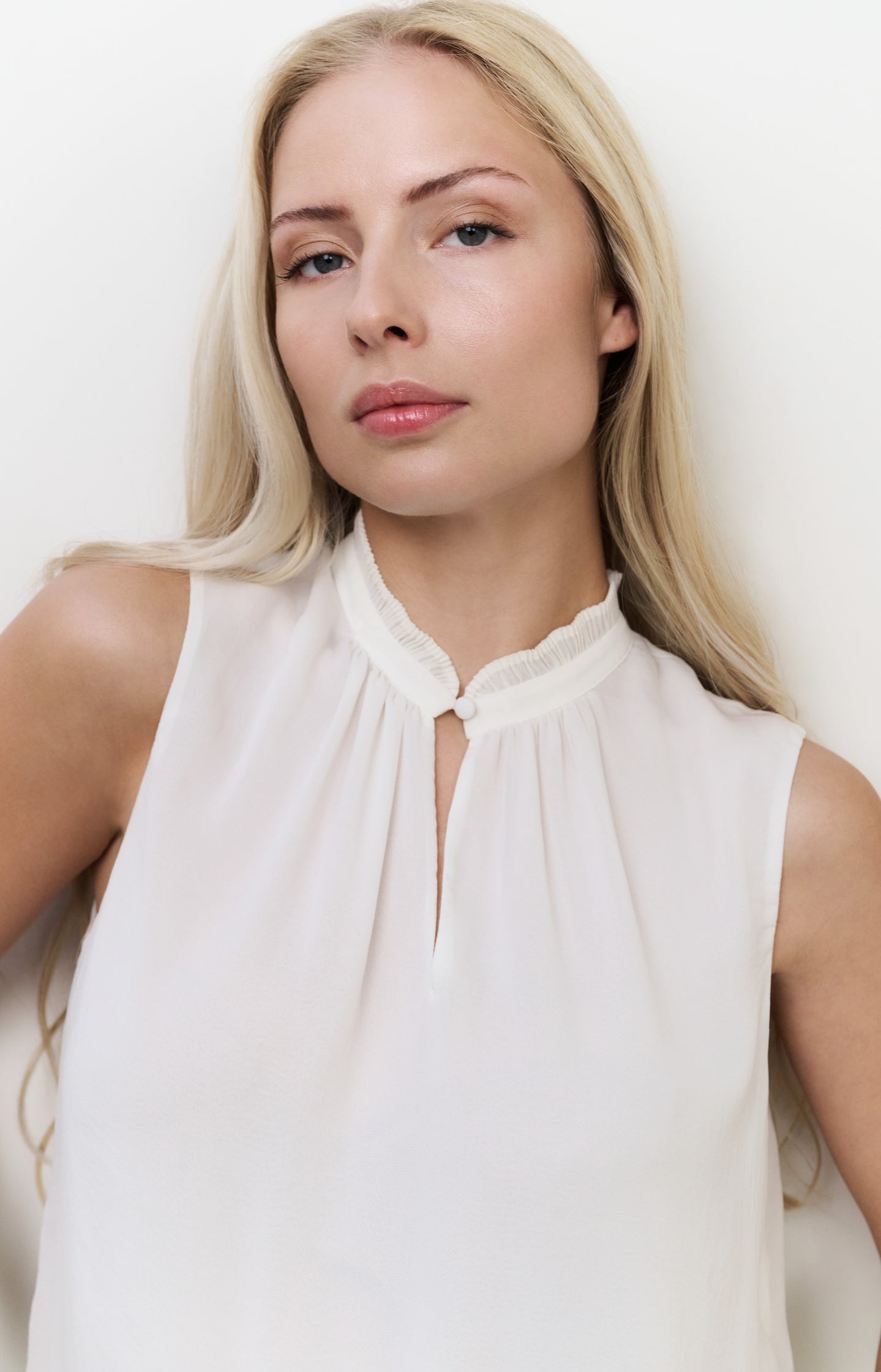 Sleeveless top with ruffled collar and keyhole detail