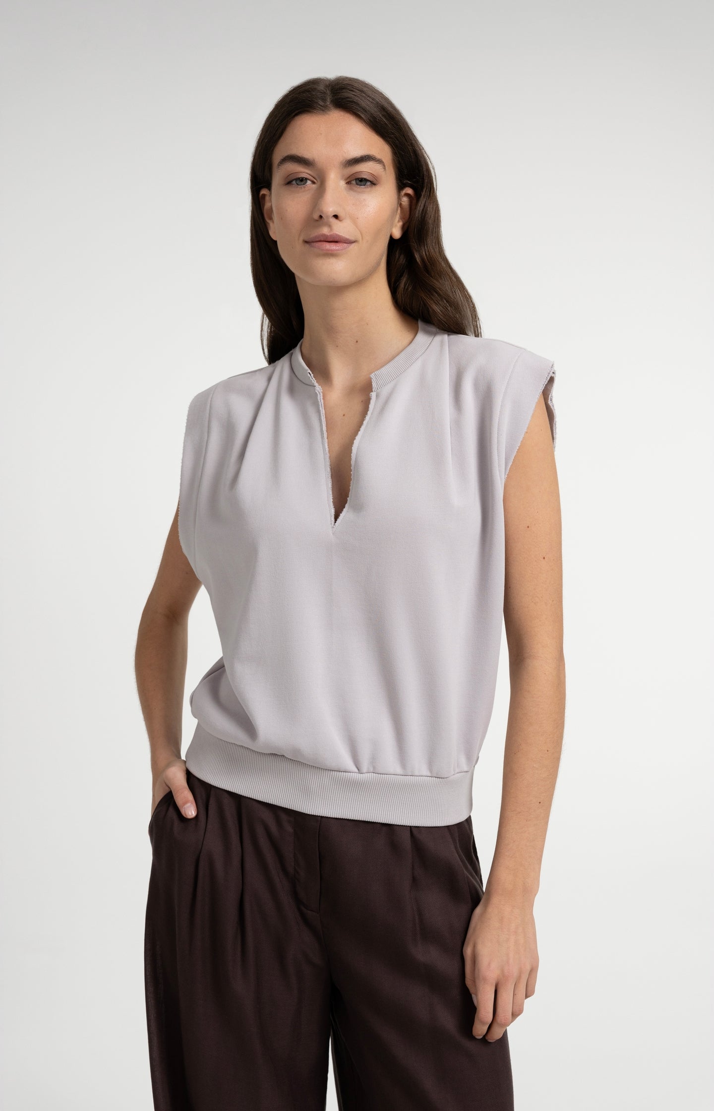 Sleeveless V-neck sweater with relaxed fit - Type: lookbook