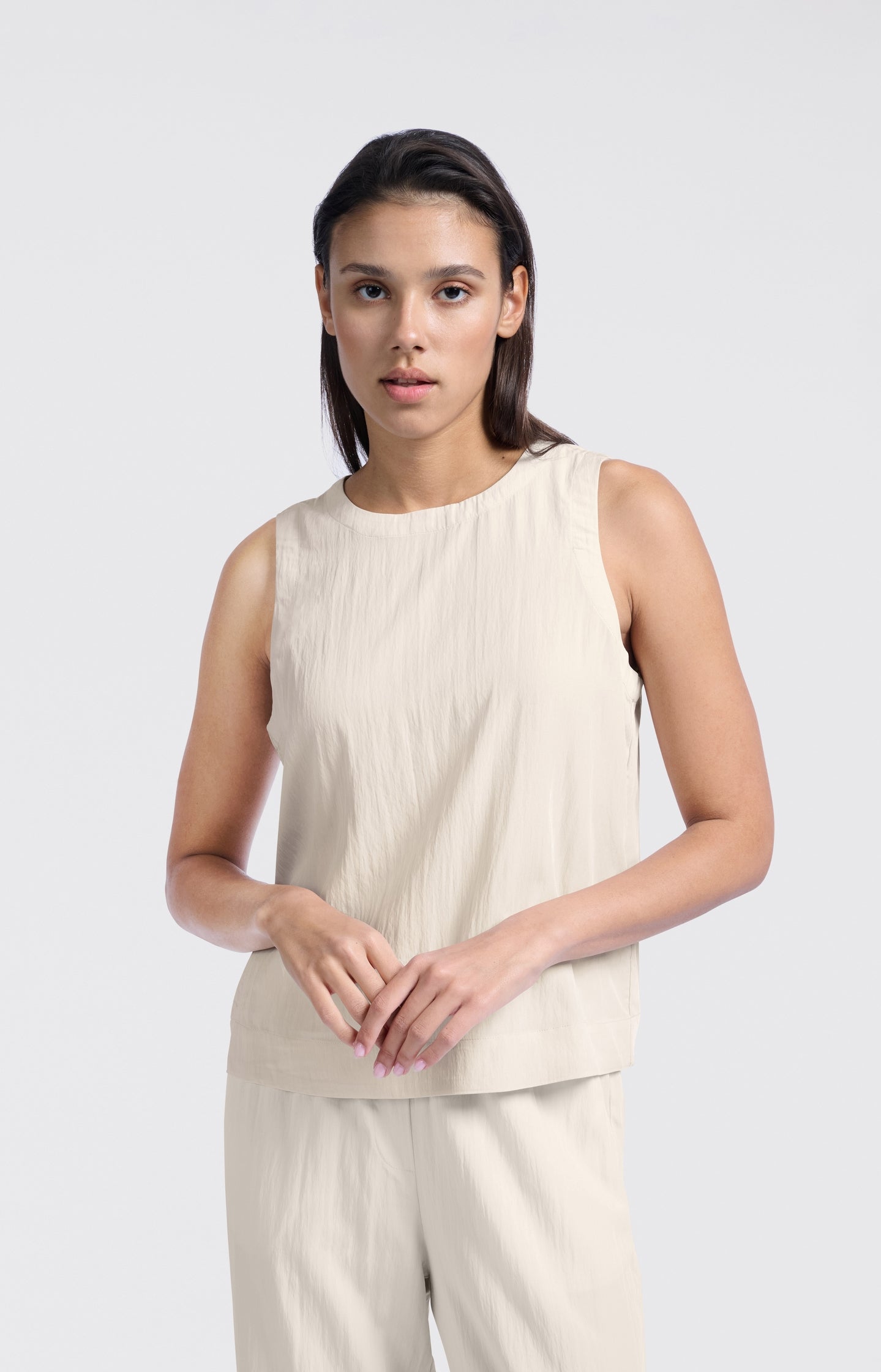 Sleeveless woven top with round neckline - Type: lookbook