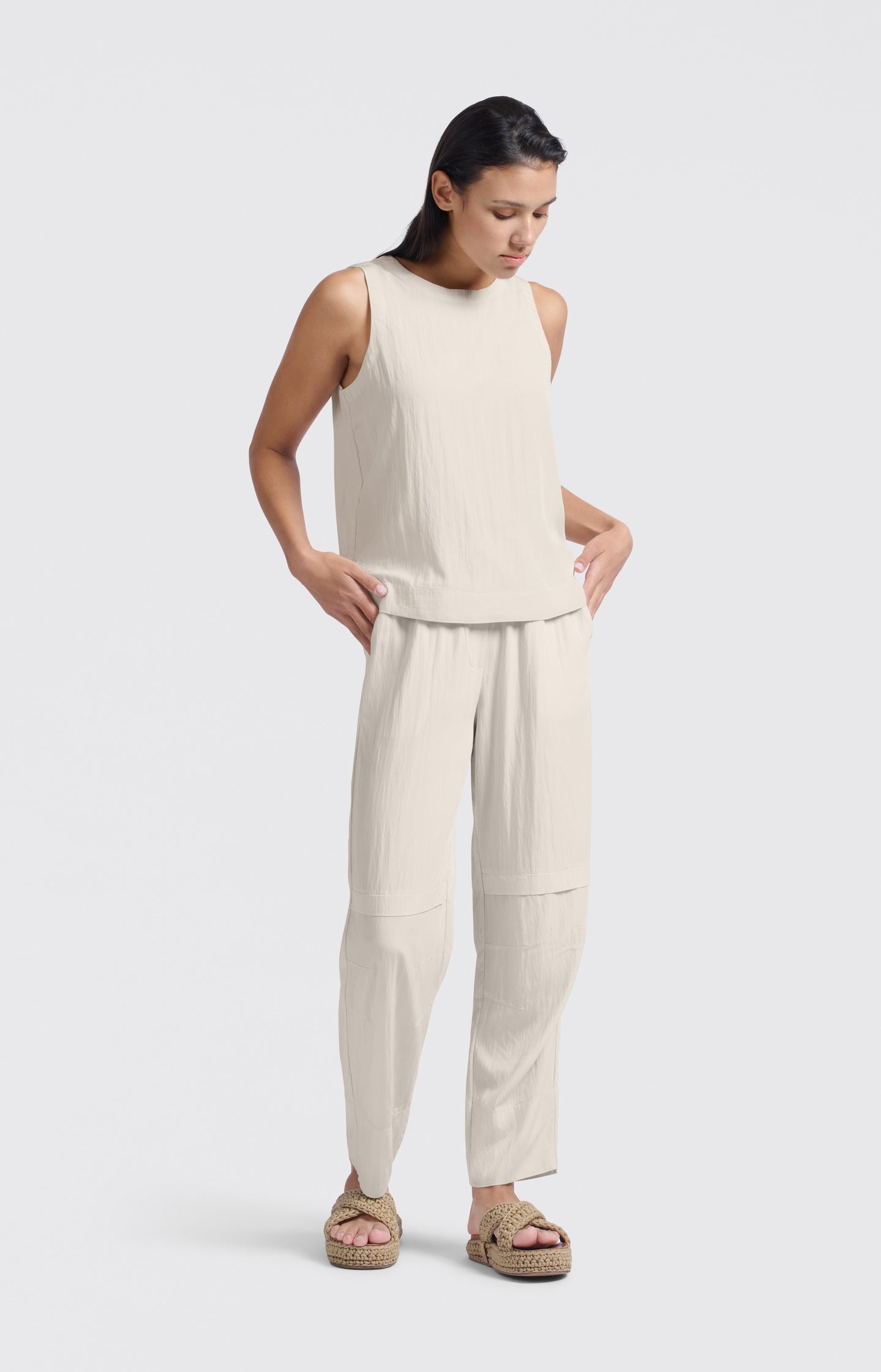 Sleeveless woven top with round neckline