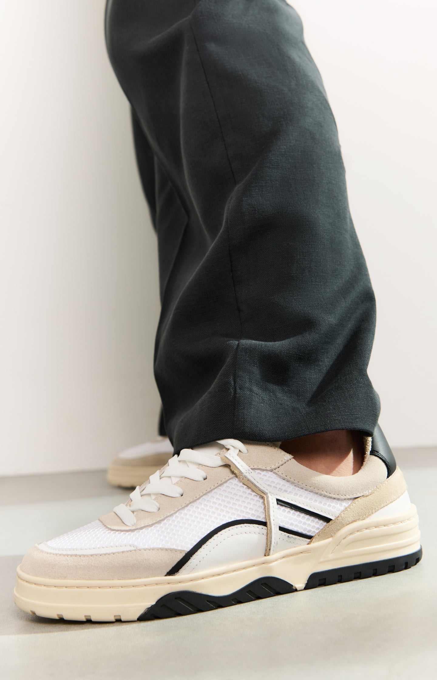 Sneakers with contrasting colors - Type: lookbook
