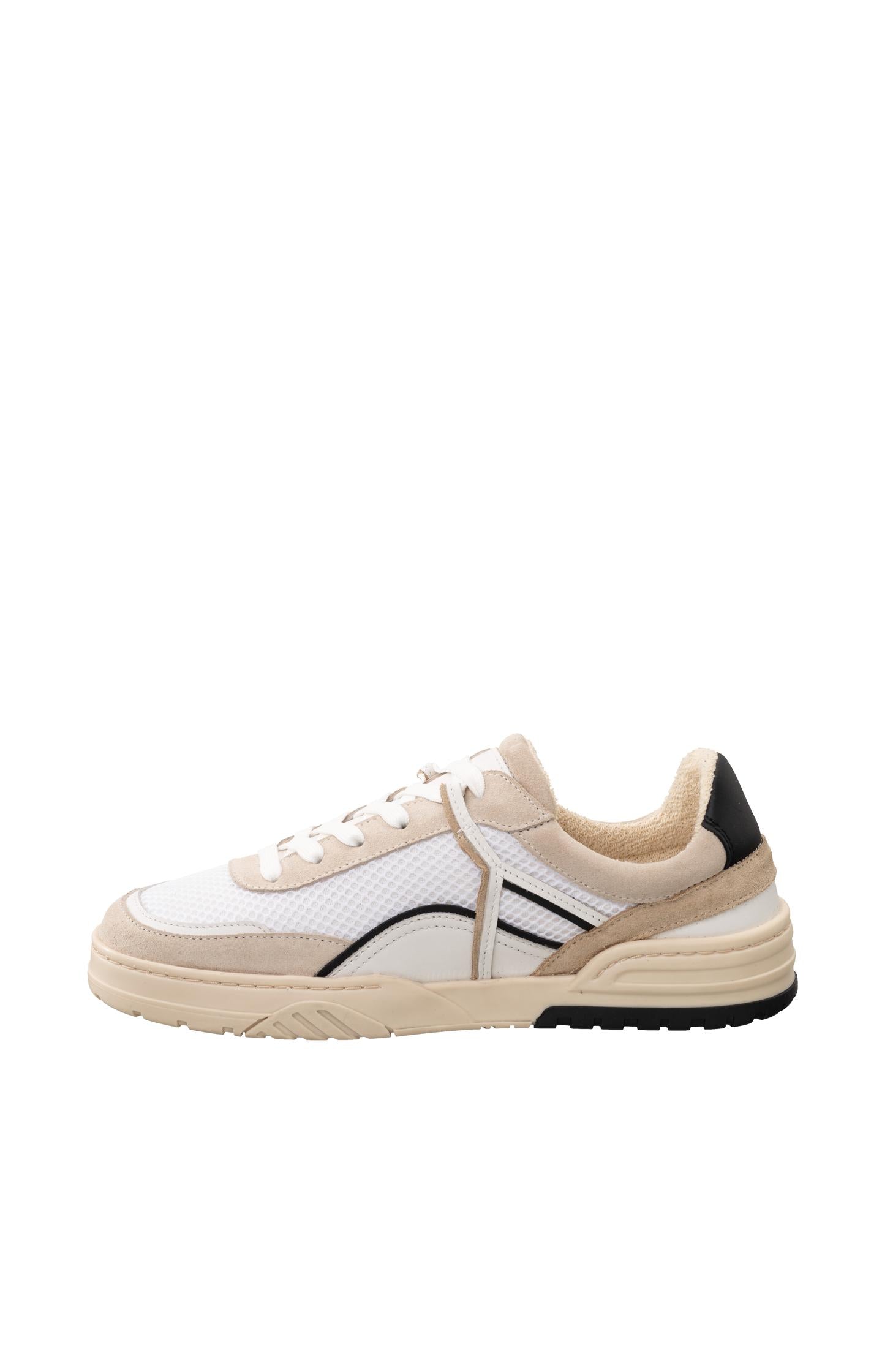 Sneakers with contrasting colors