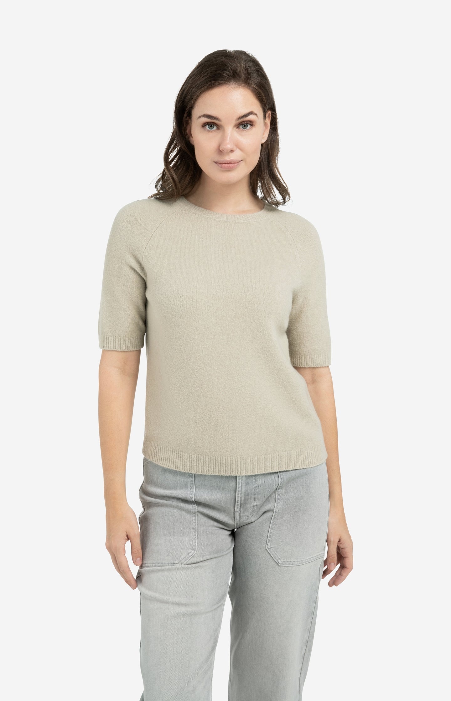 Soft sweater with short sleeves and round neckline