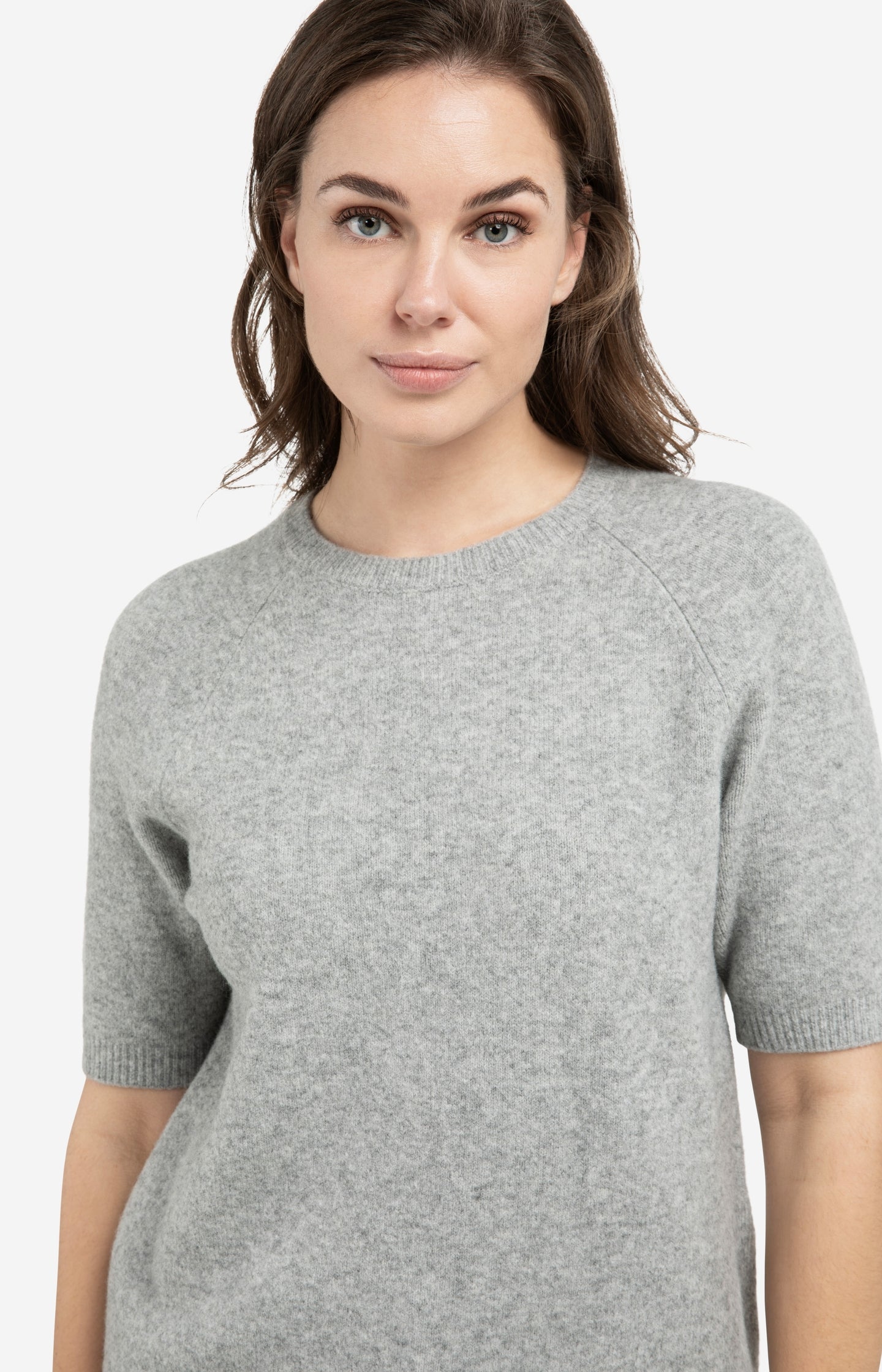 Soft sweater with short sleeves and round neckline
