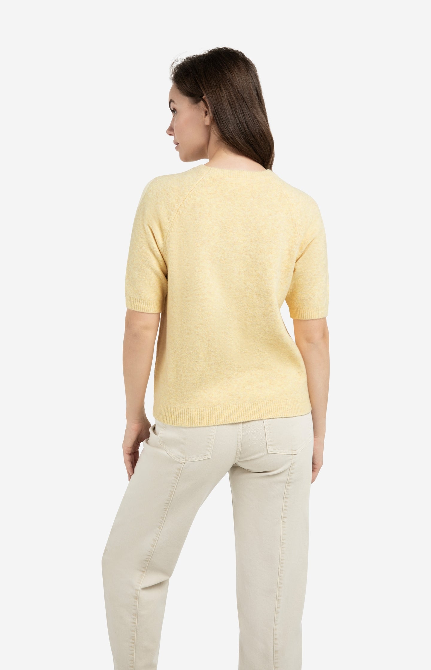Soft sweater with short sleeves and round neckline
