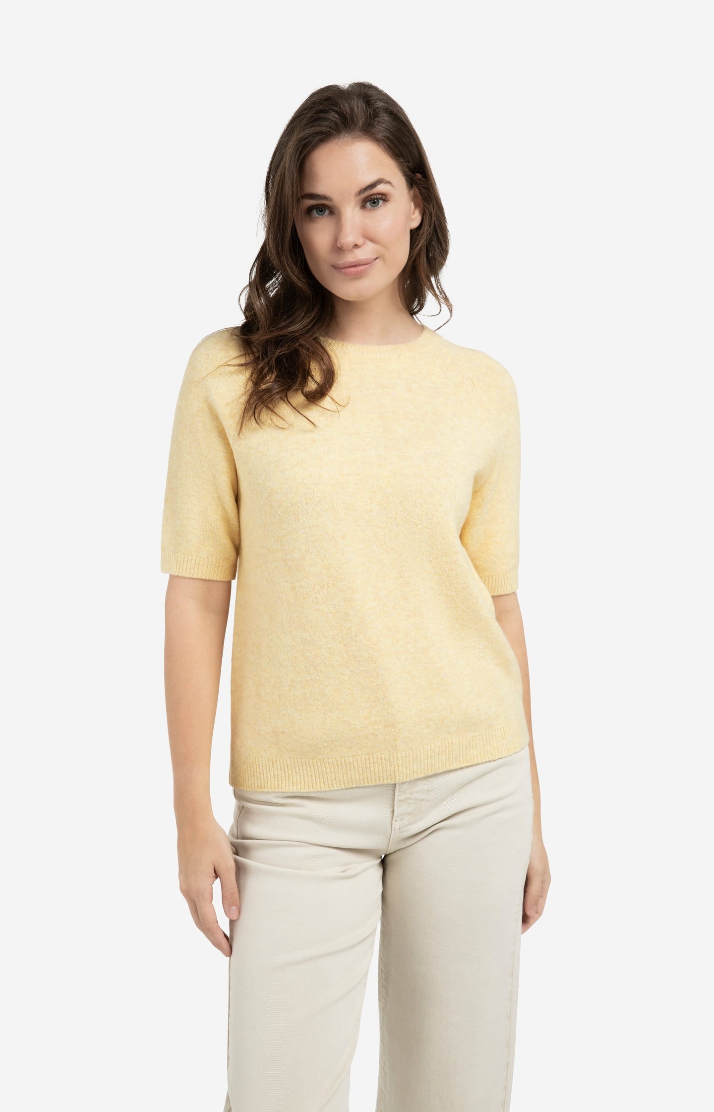 Soft sweater with short sleeves and round neckline