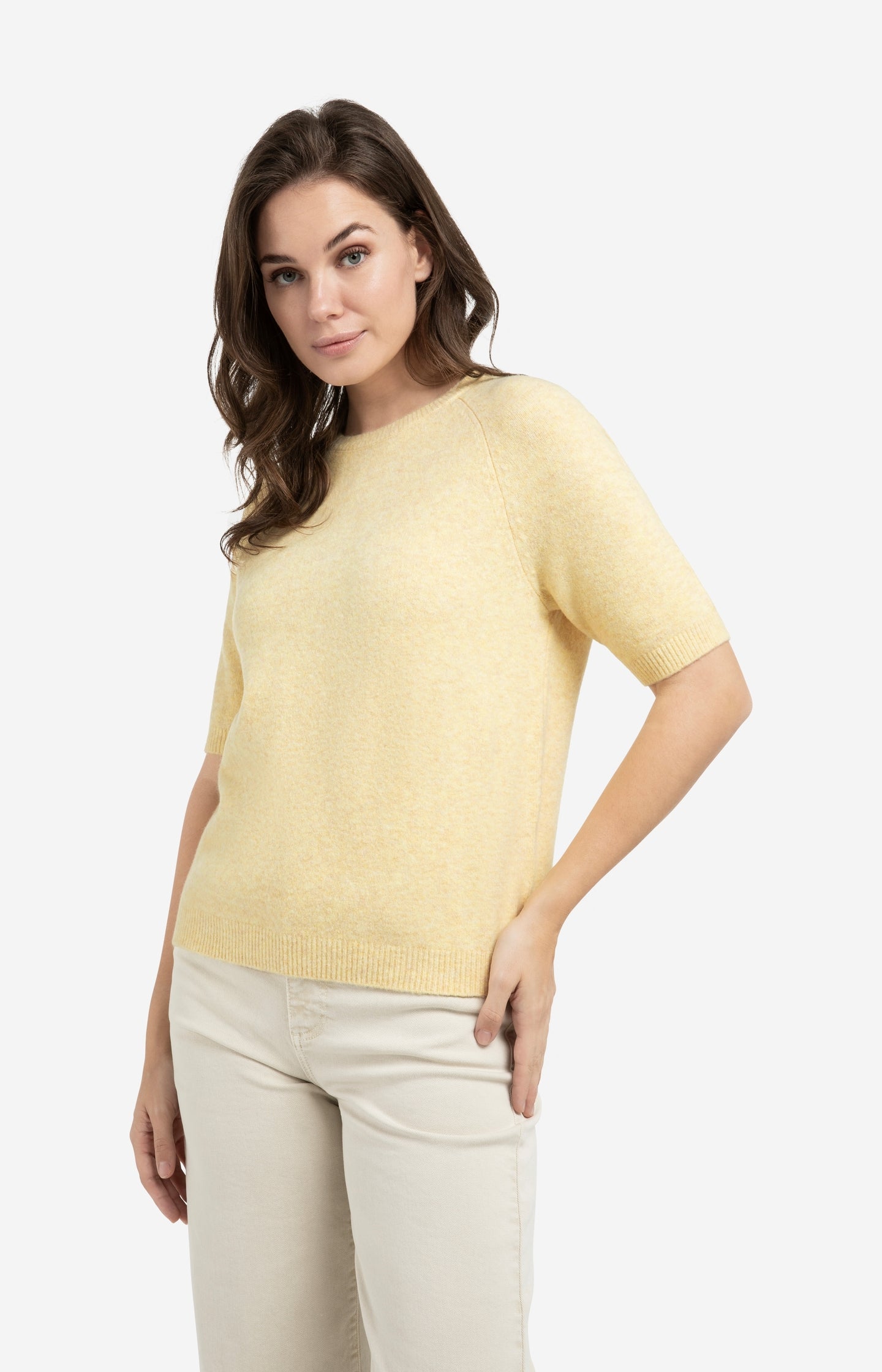 Soft sweater with short sleeves and round neckline