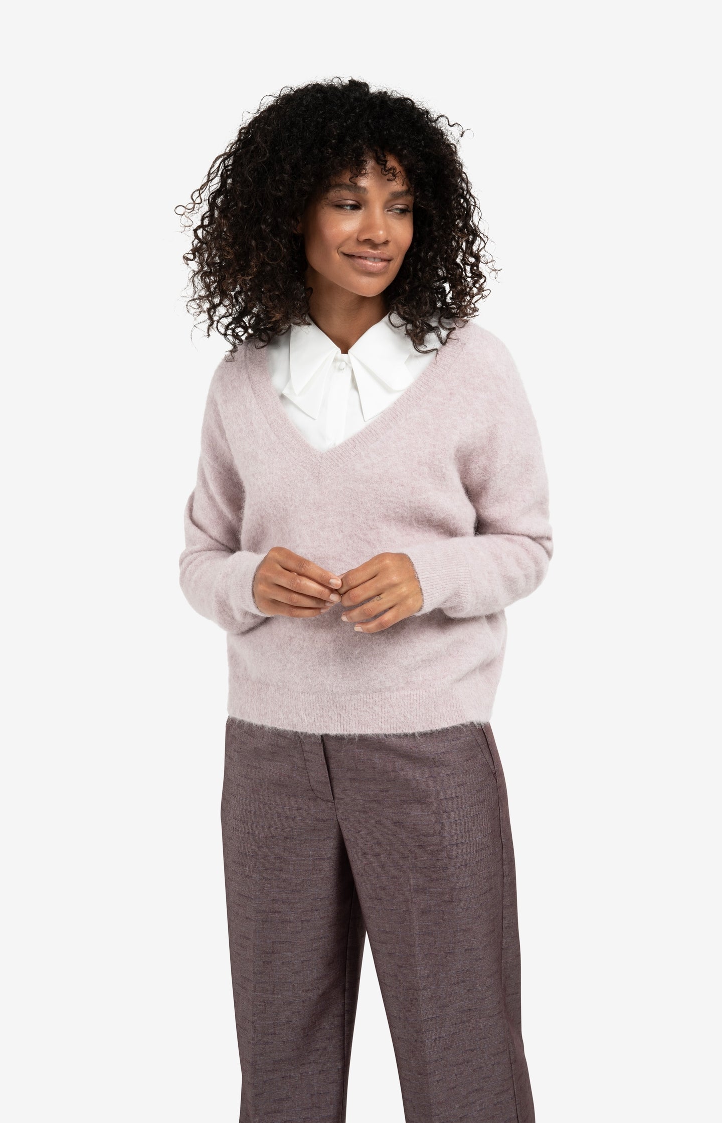 Soft V-neck sweater with long sleeves