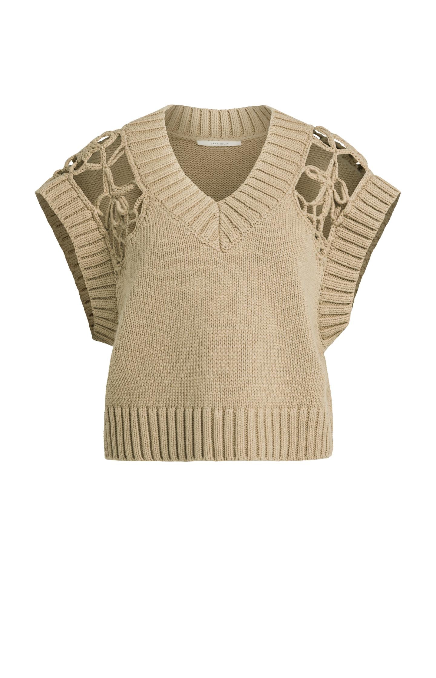 Pull avec col en V et détails aux épaules