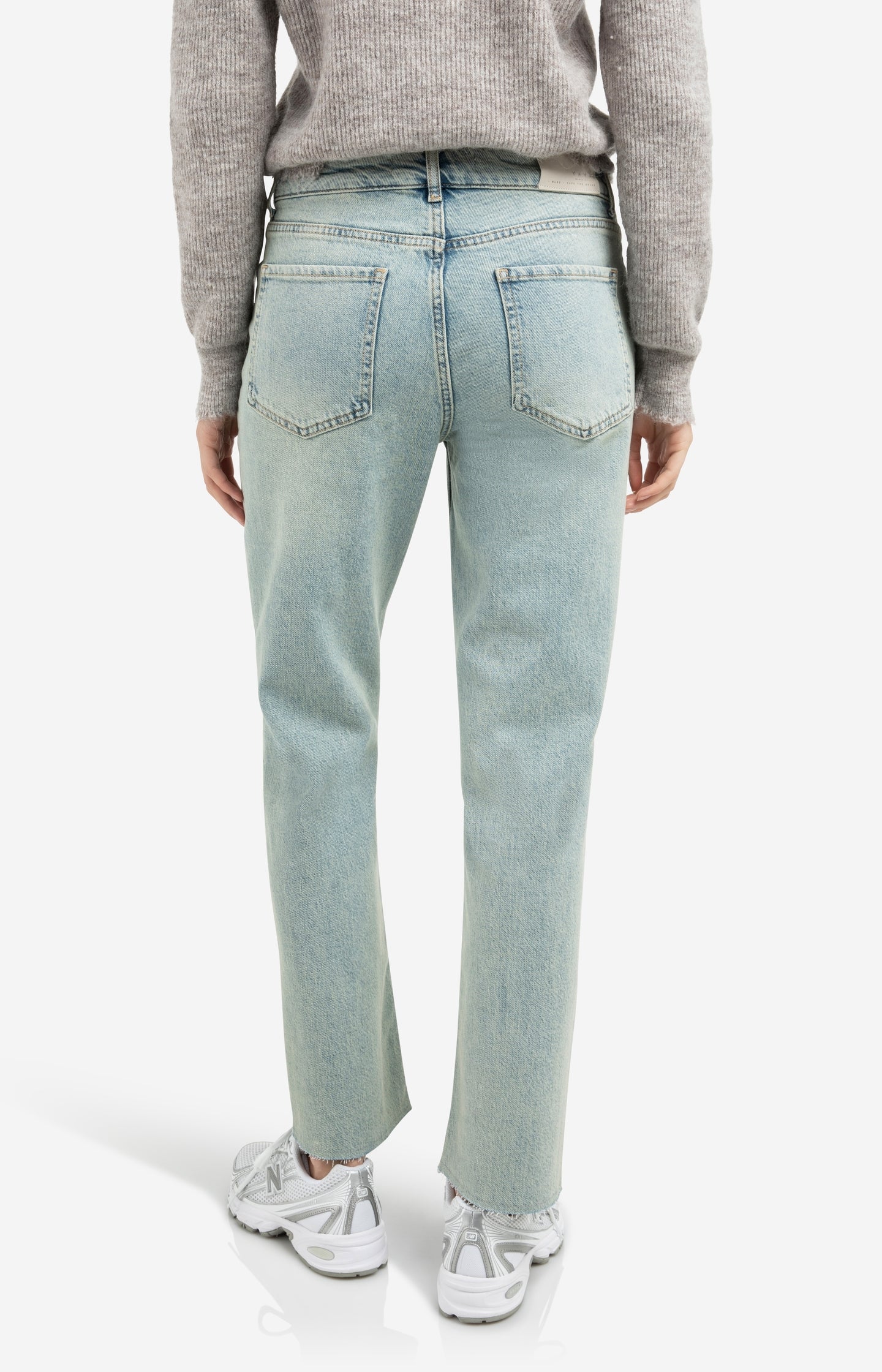 Straight fit denim jeans with washed finish (L32)