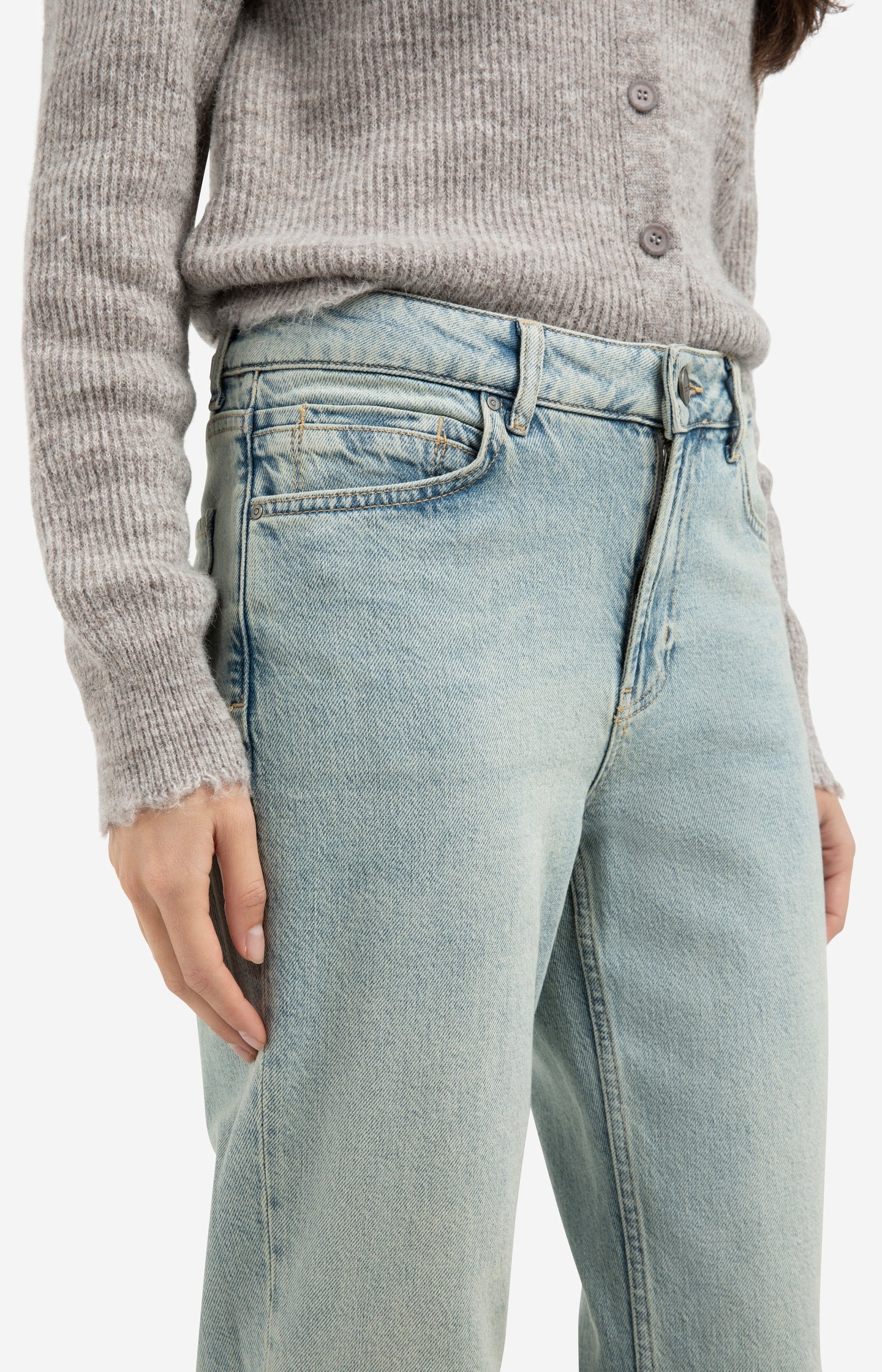 Straight fit denim jeans with washed finish (L32)