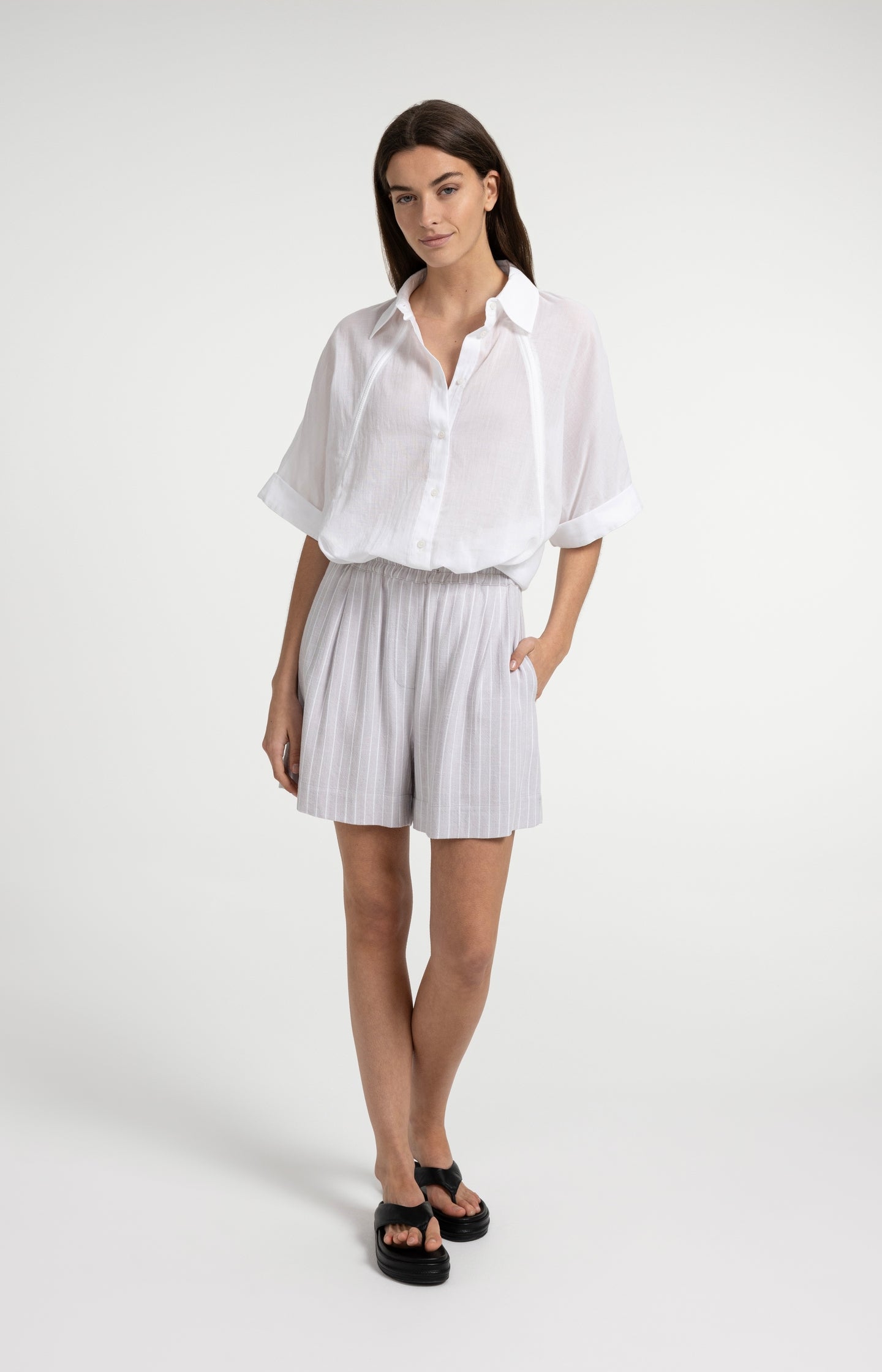 Striped shorts with elastic waistband