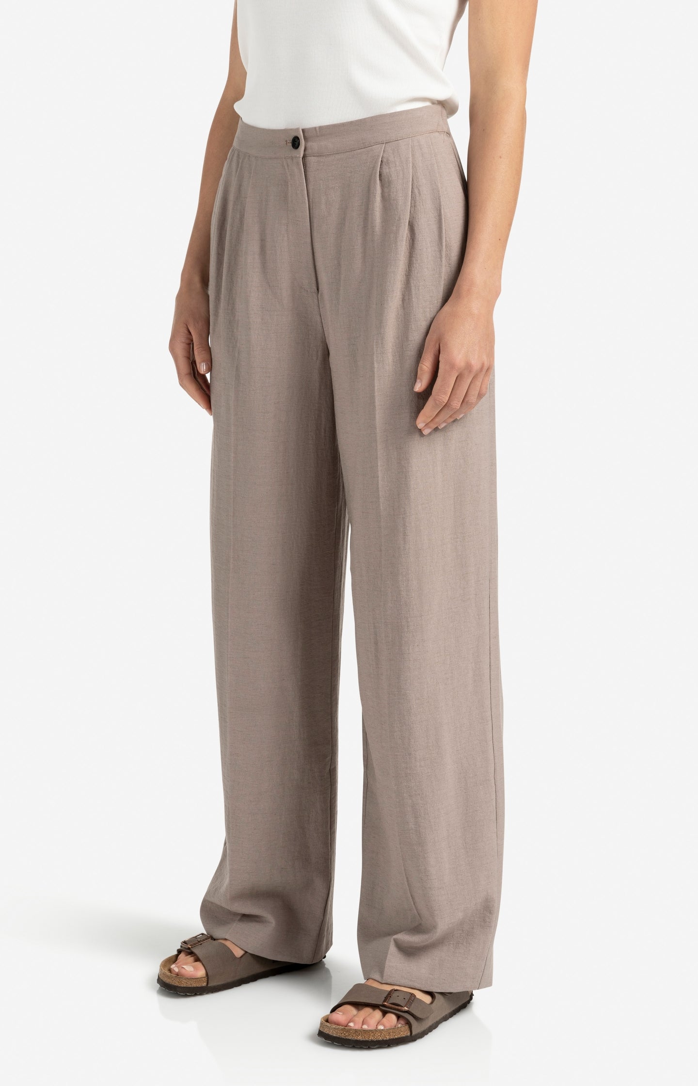 Structured woven trousers with wide legs and pleat details - Type: lookbook