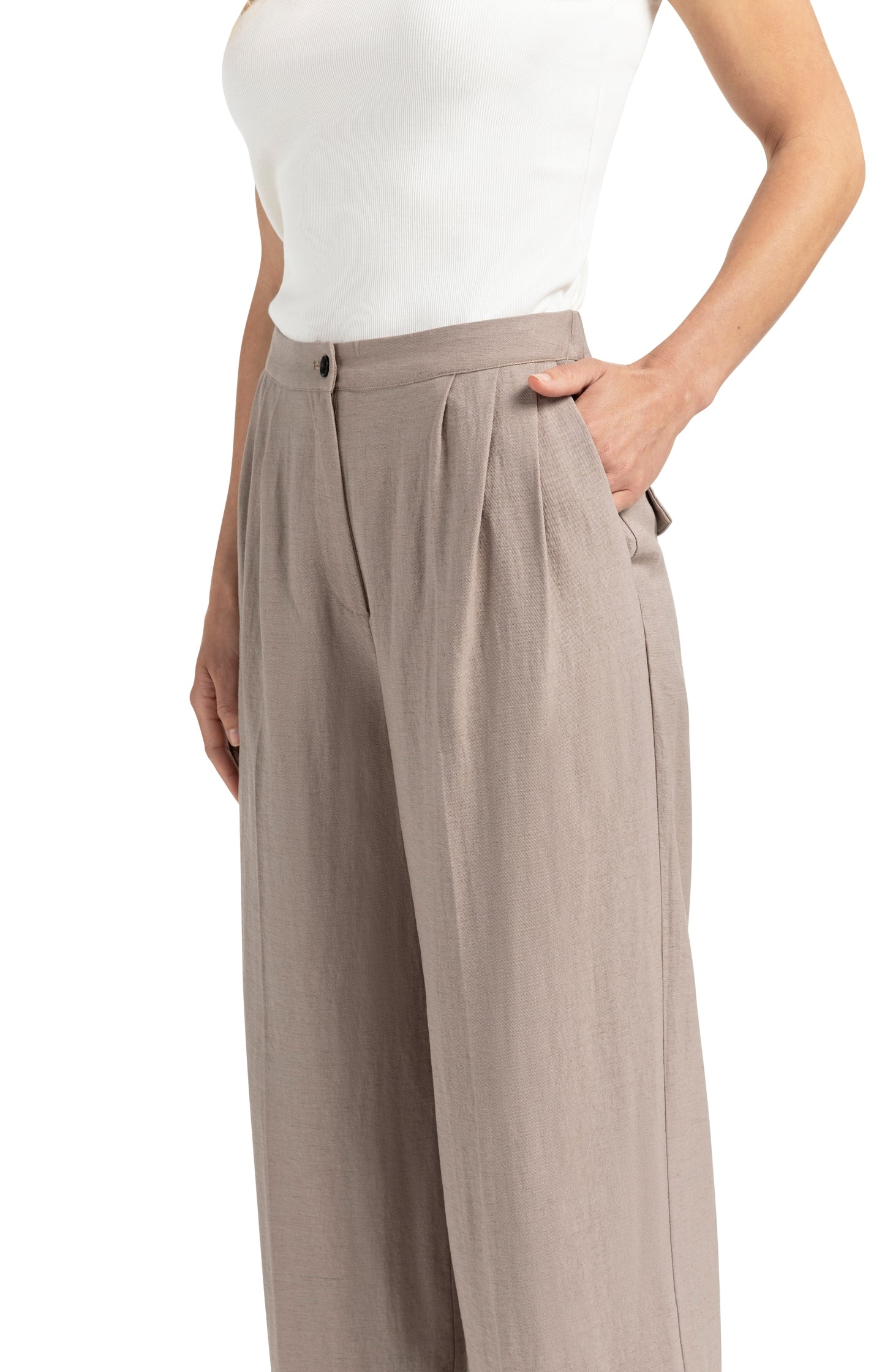 Structured woven trousers with wide legs and pleat details
