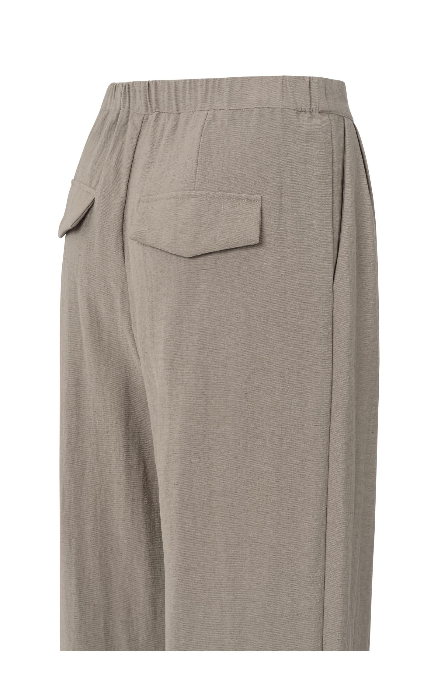 Structured woven trousers with wide legs and pleat details