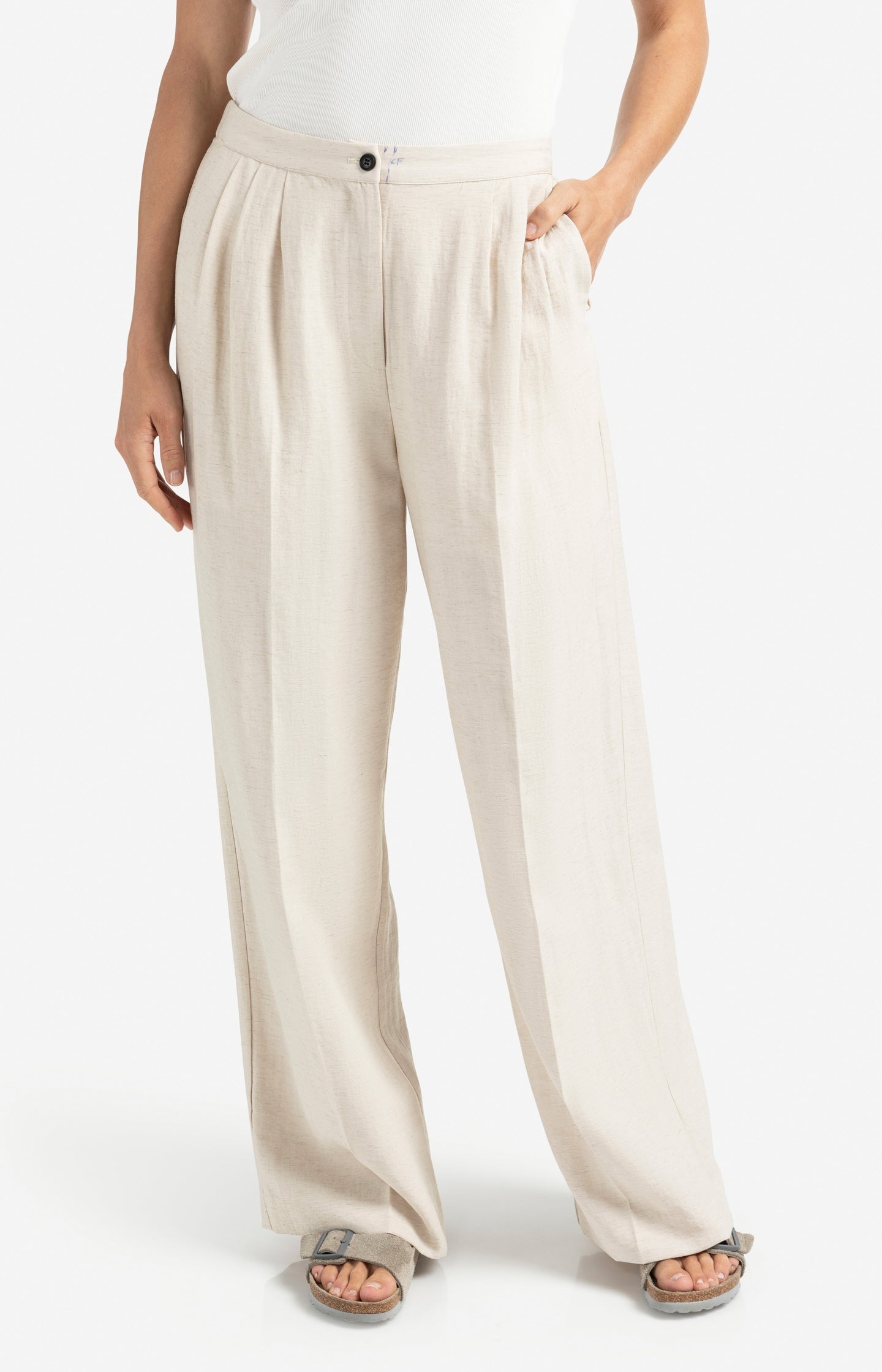 Structured woven trousers with wide legs and pleat details