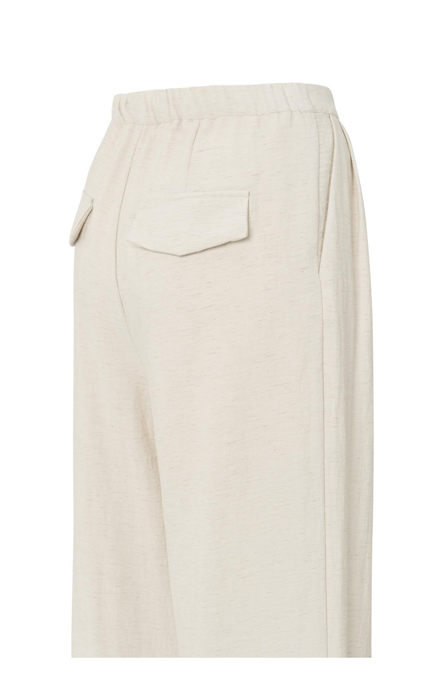 Structured woven trousers with wide legs and pleat details