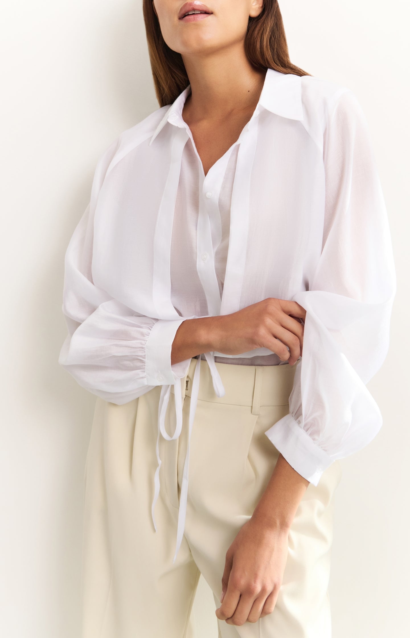 Subtle shiny blouse with double layer and sballoon sleeves