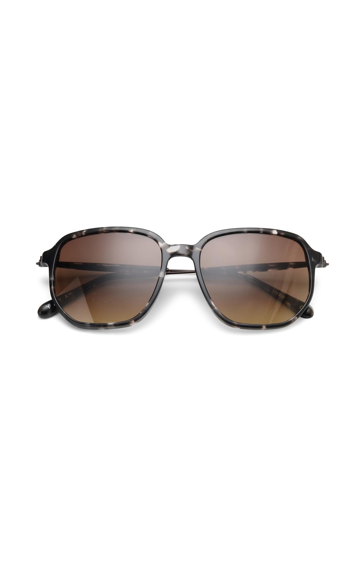 Sunglasses Venice with subtle square frame - Type: product