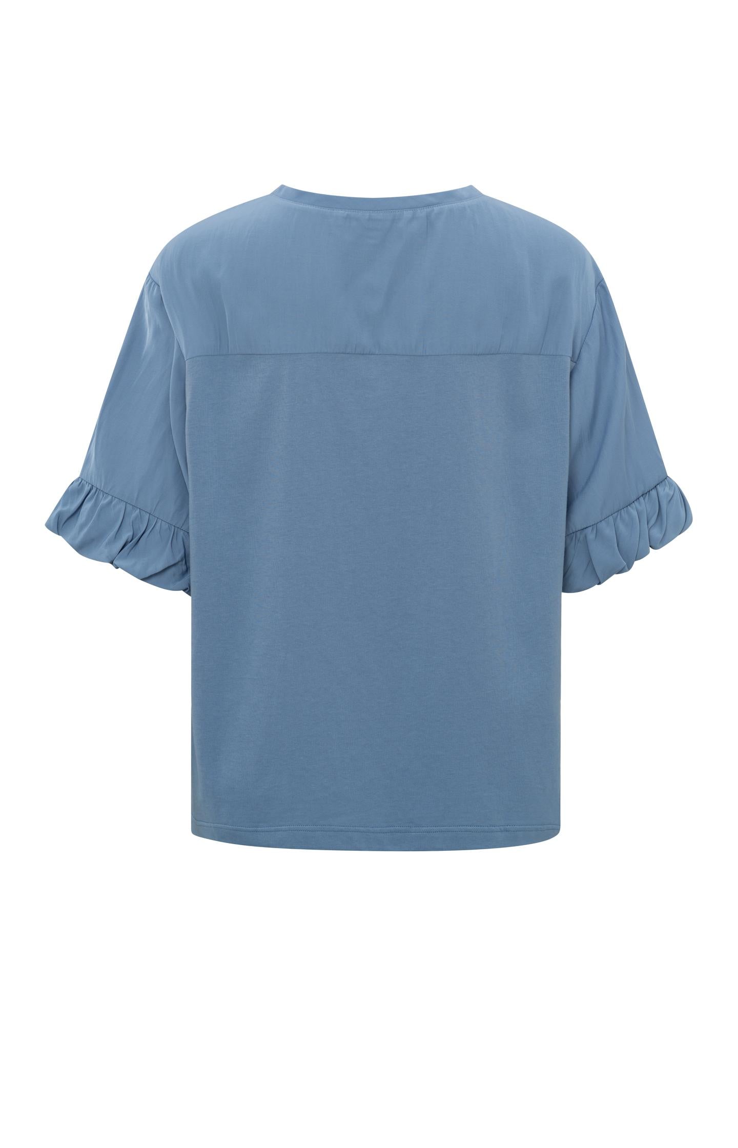 Supple top with round neck and half long sleeves with ruffle