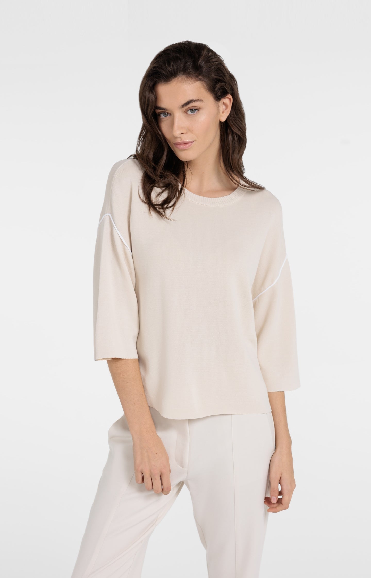 Sweater with 3/4 sleeves and contrasting seams - Type: lookbook