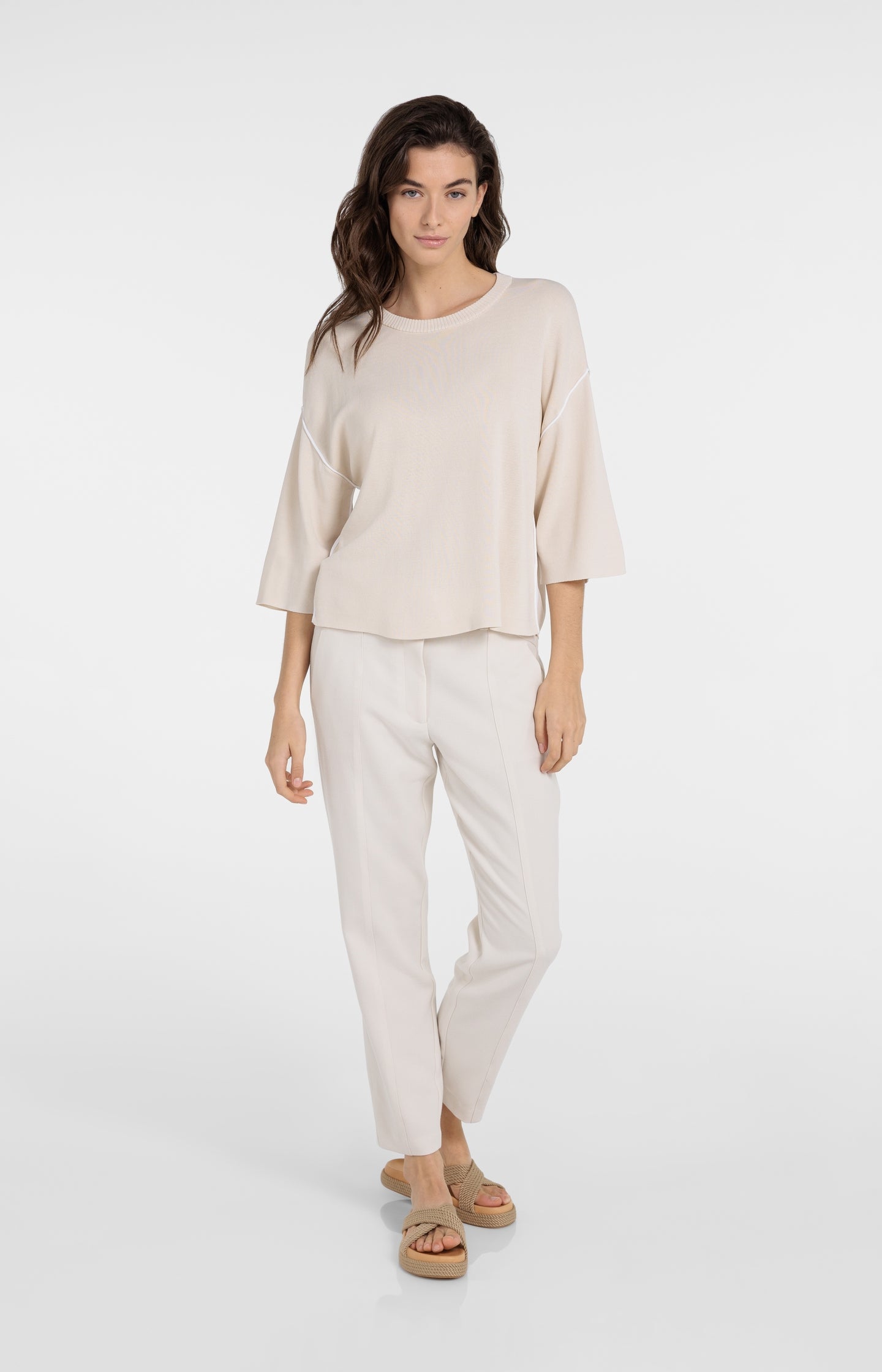 Sweater with 3/4 sleeves and contrasting seams - Type: lookbook