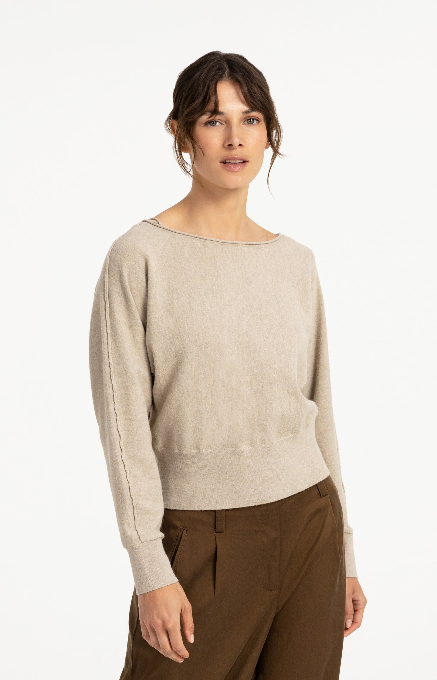 Sweater with boat neckline and long sleeves
