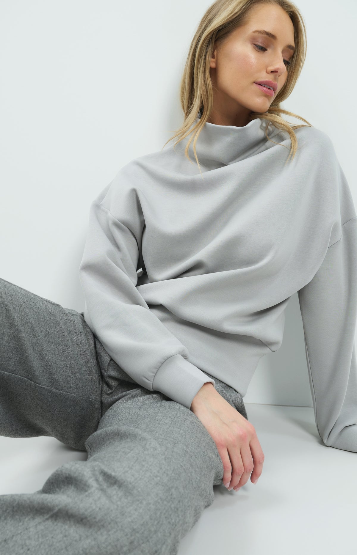 Sweater with draped high neck - Illusions Gray