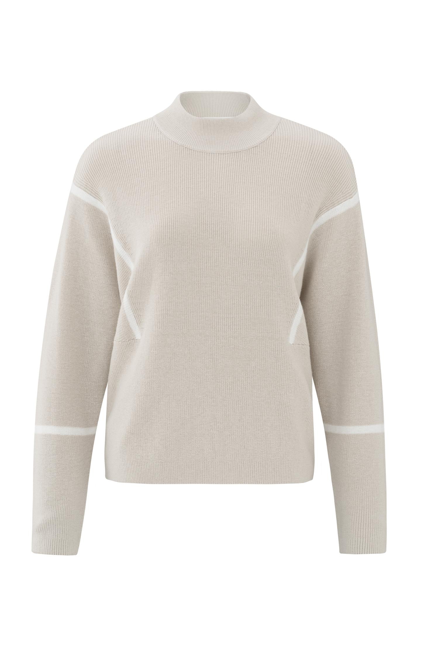 Beige sweater met opstaande kraag en witte streepdetails – YAYA