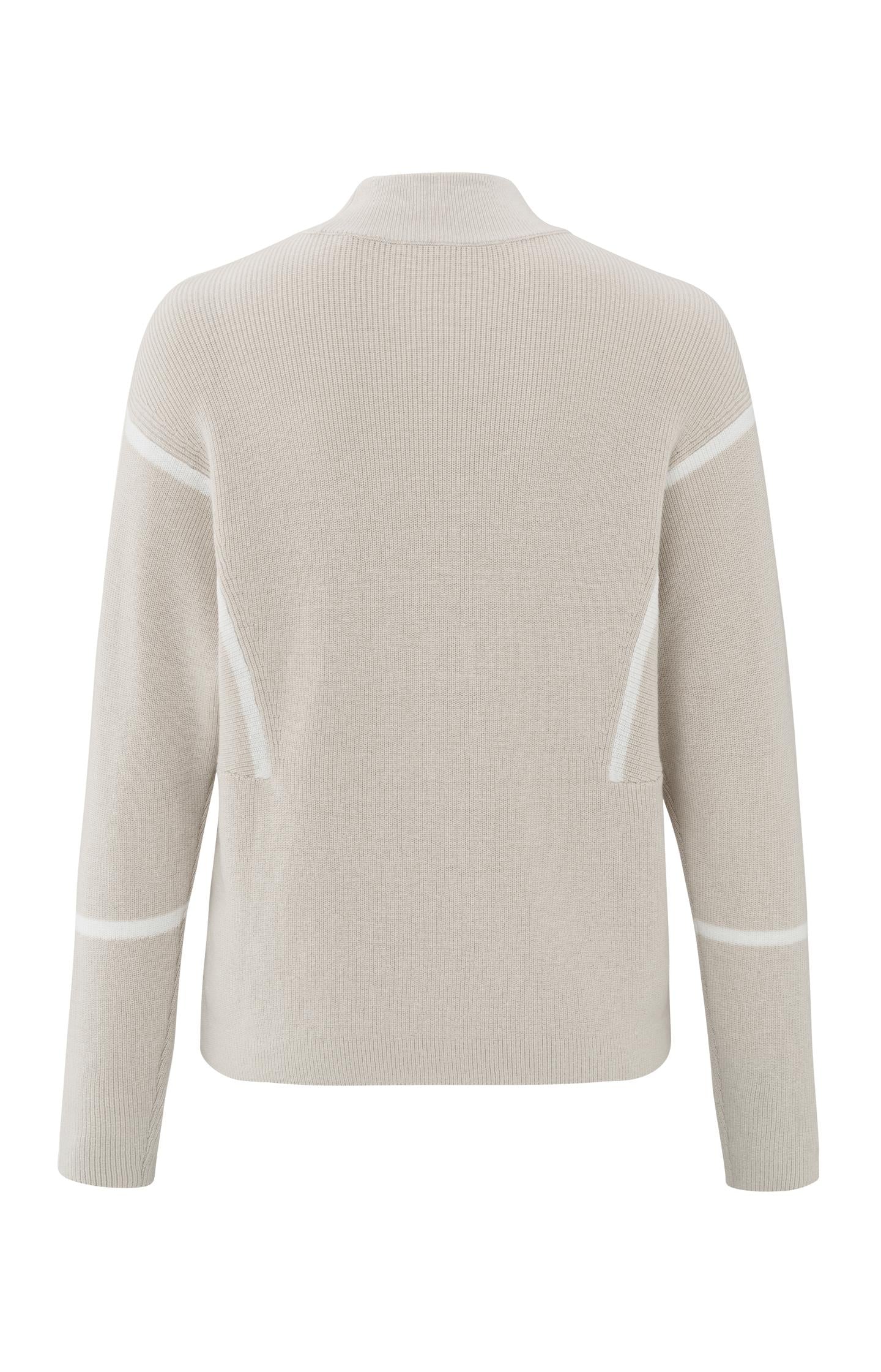Beige sweater met opstaande kraag en witte streepdetails – YAYA