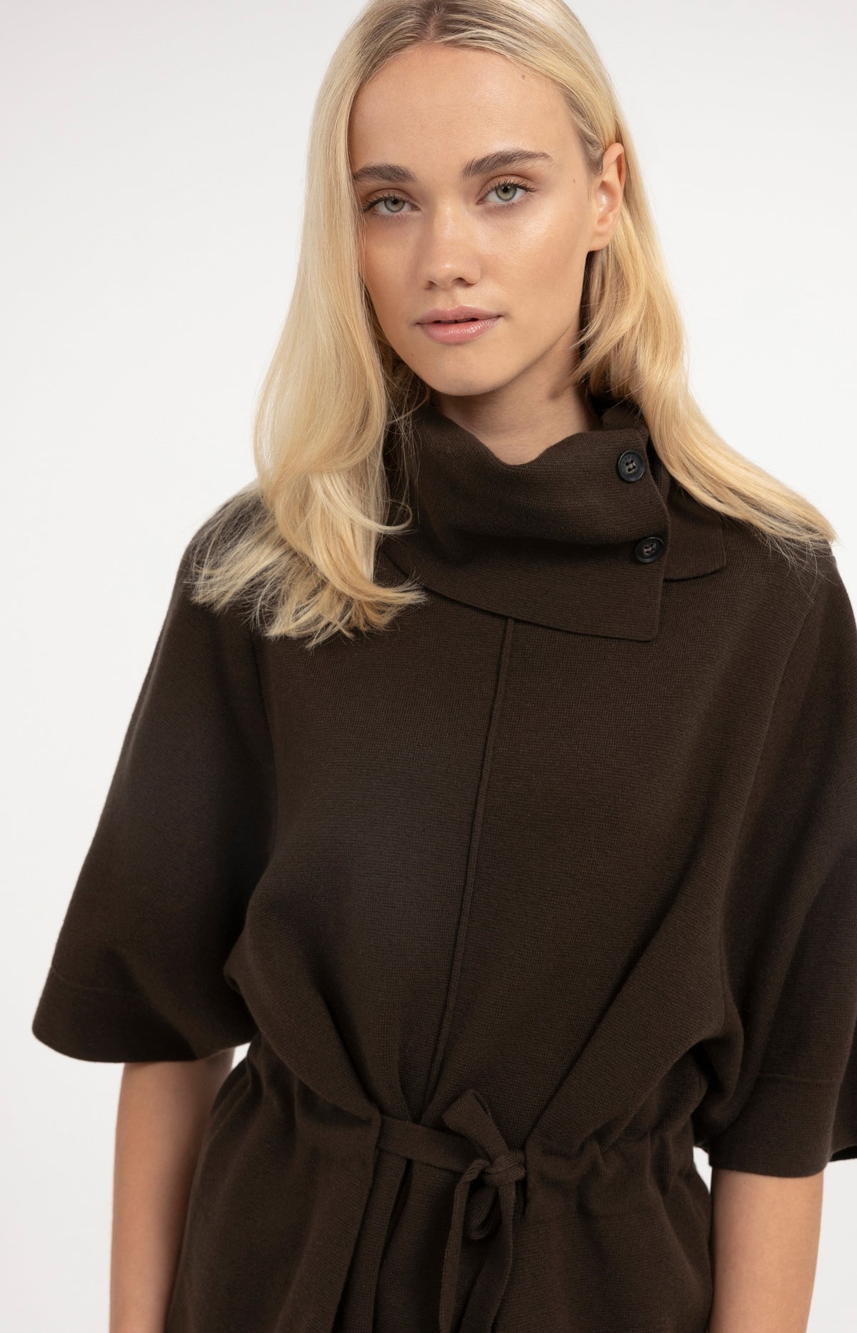 Pull à col montant et ceinture à nouer - Delicioso Brown