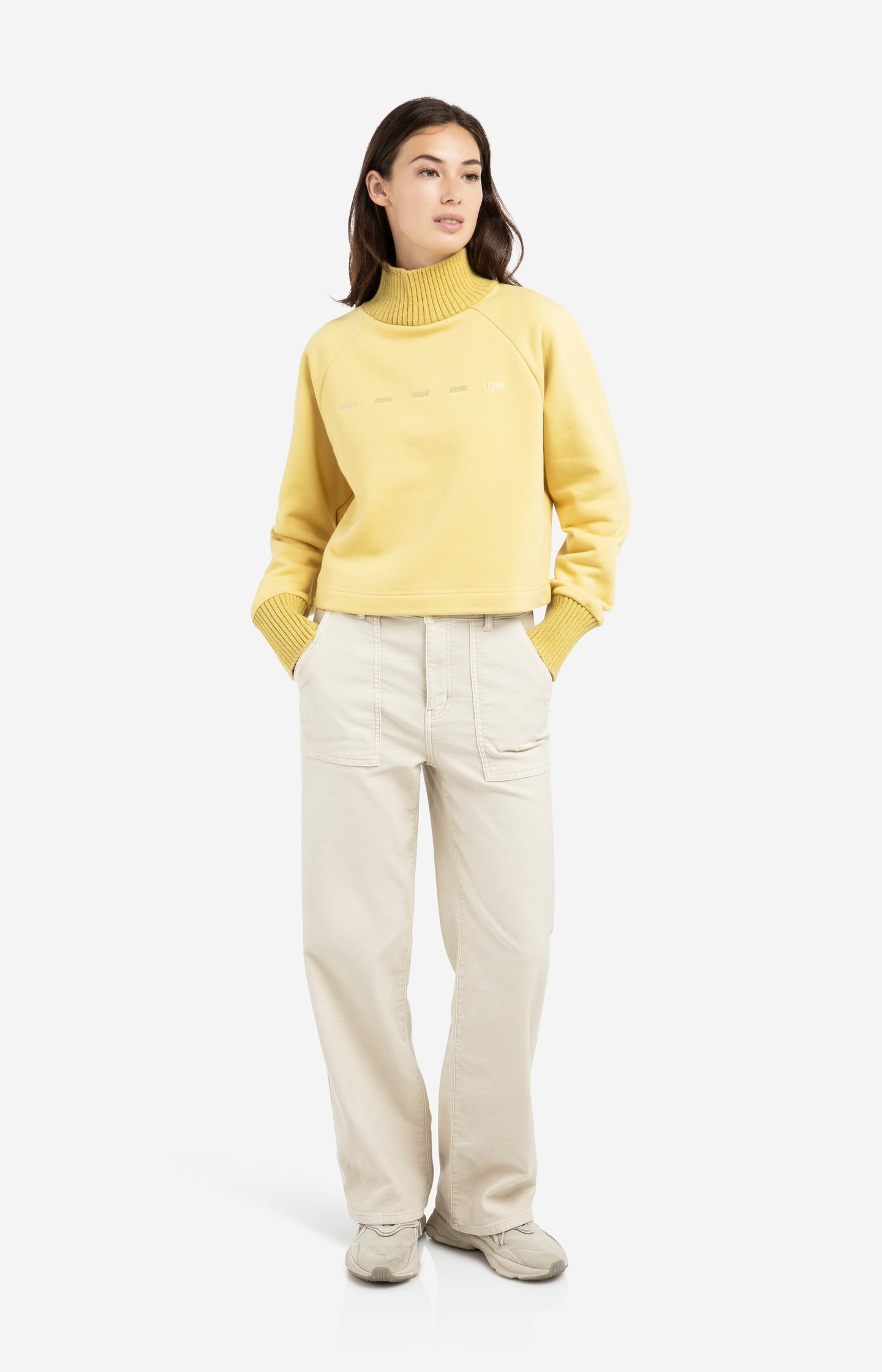 Sweater with knitted collar and subtle stitching