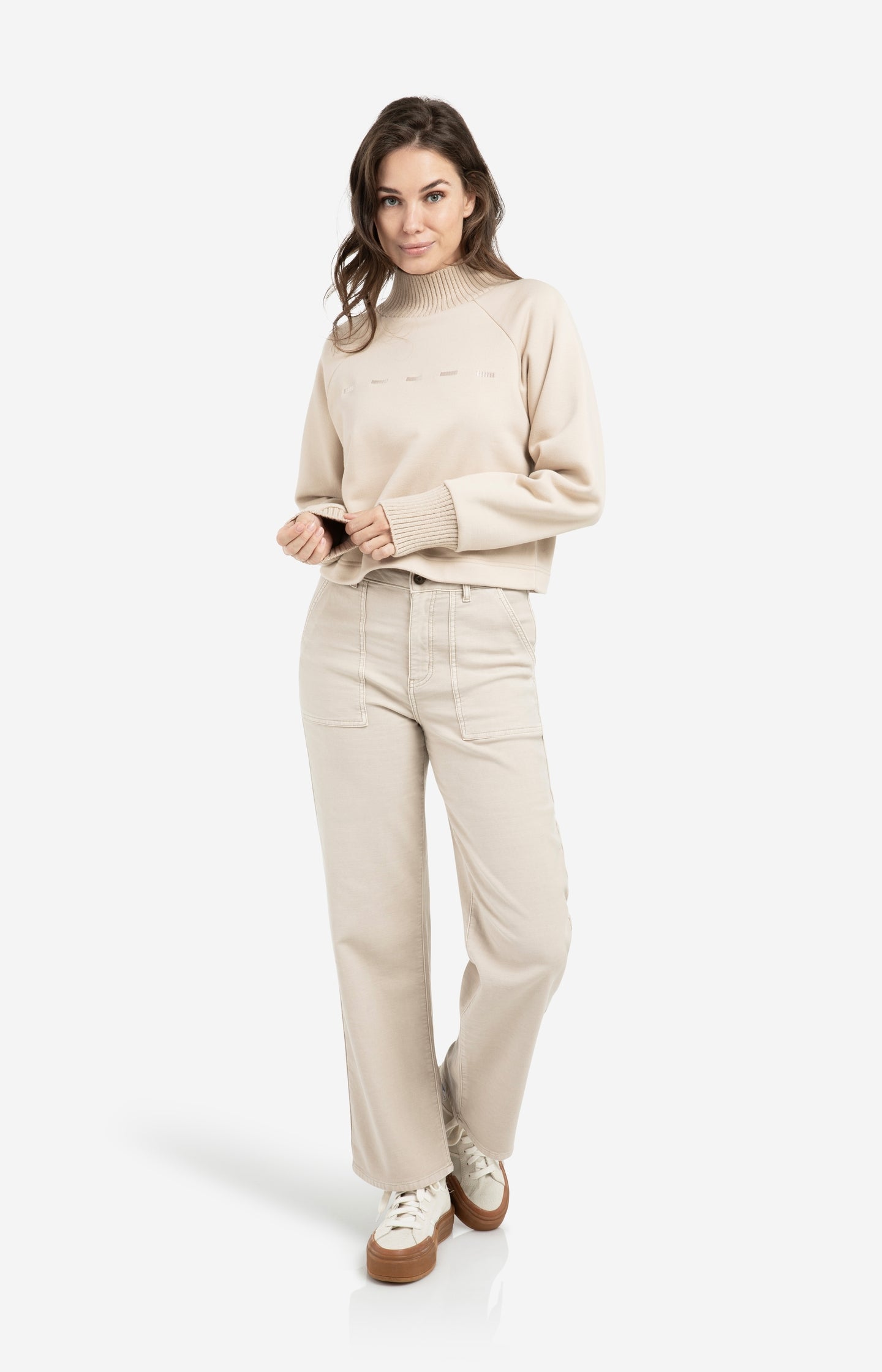 Sweater with knitted collar and subtle stitching - Type: lookbook