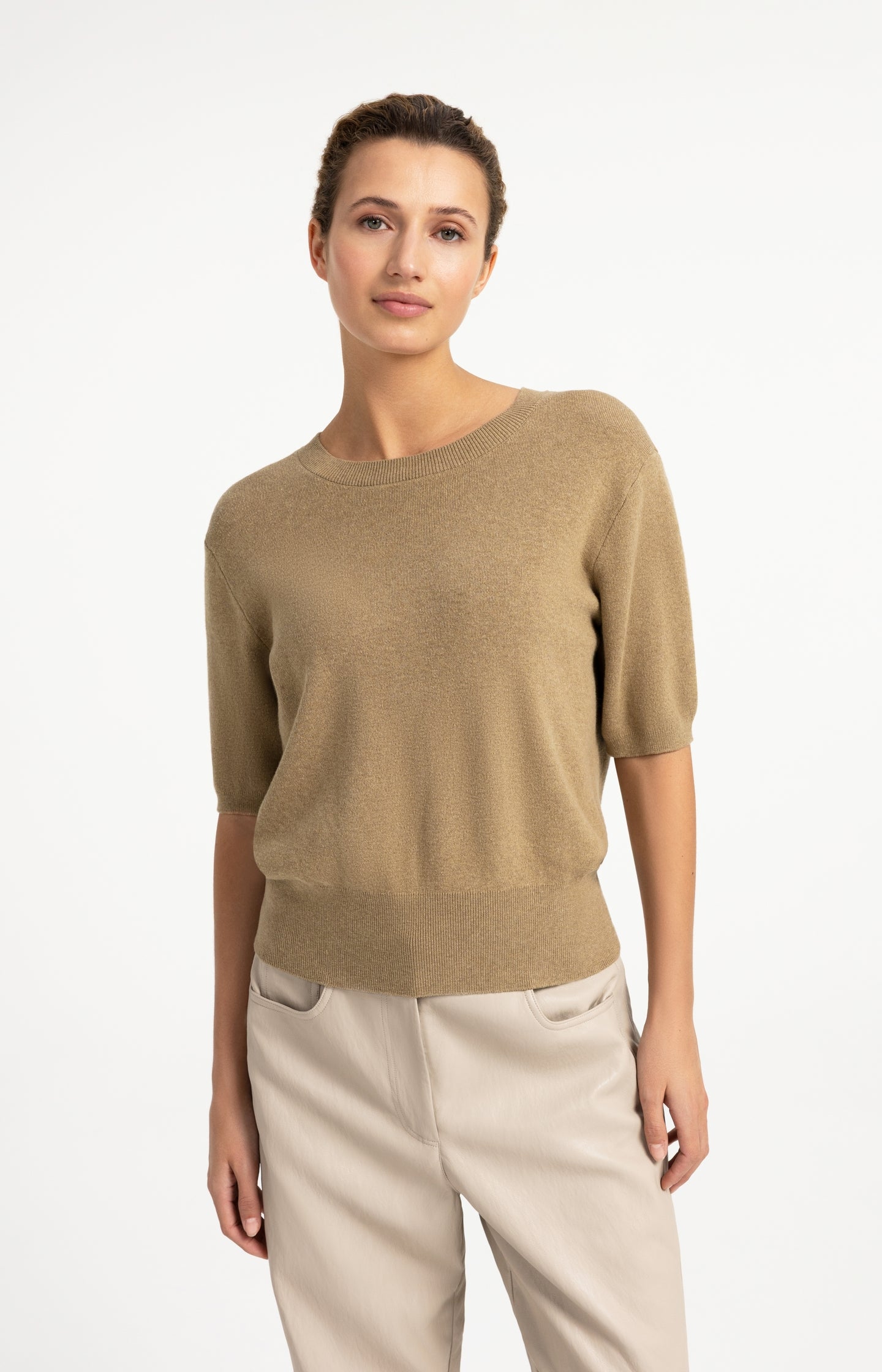 Sweater with open back and short sleeves