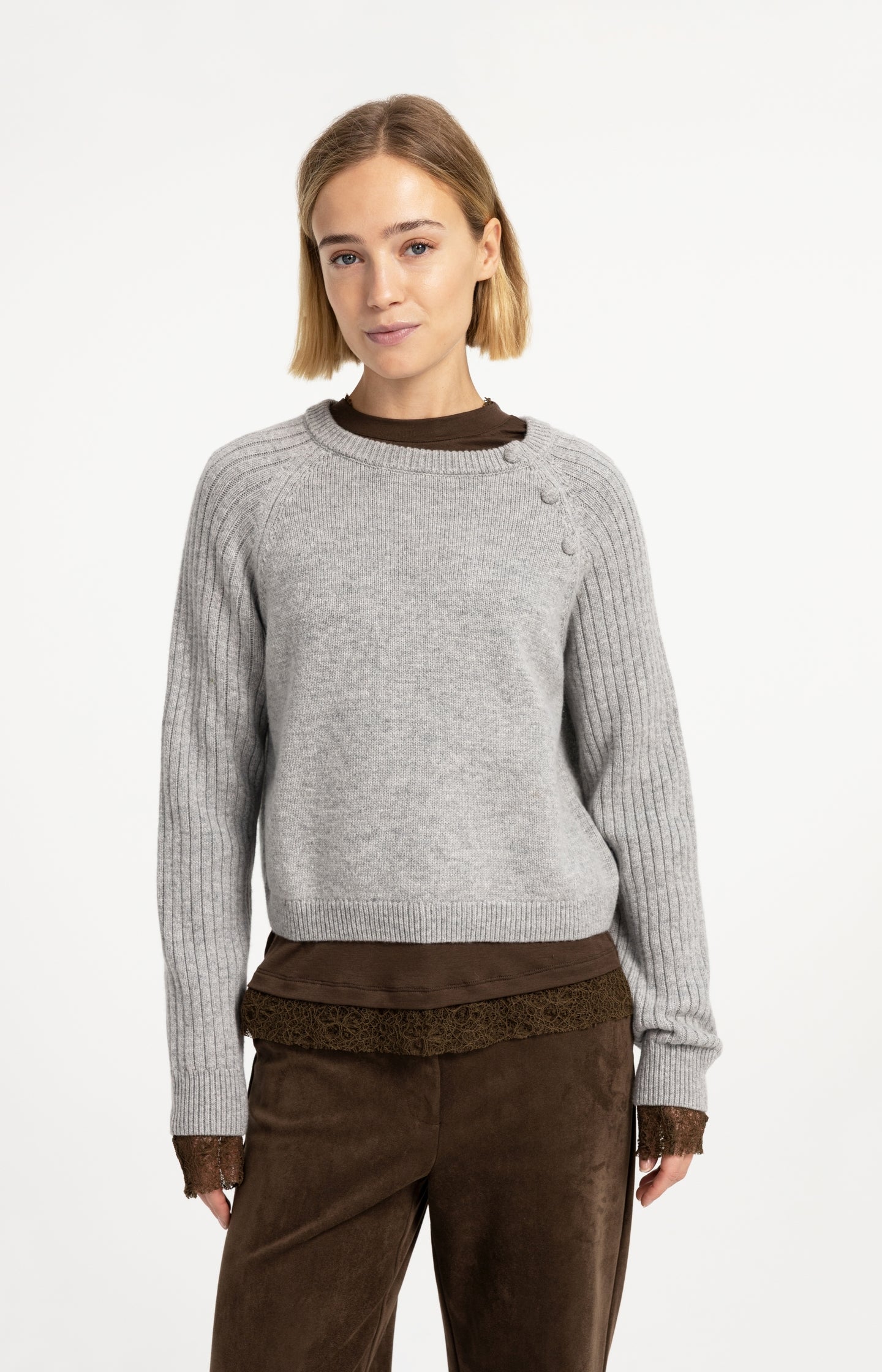 Sweater with ribbed sleeves and button details