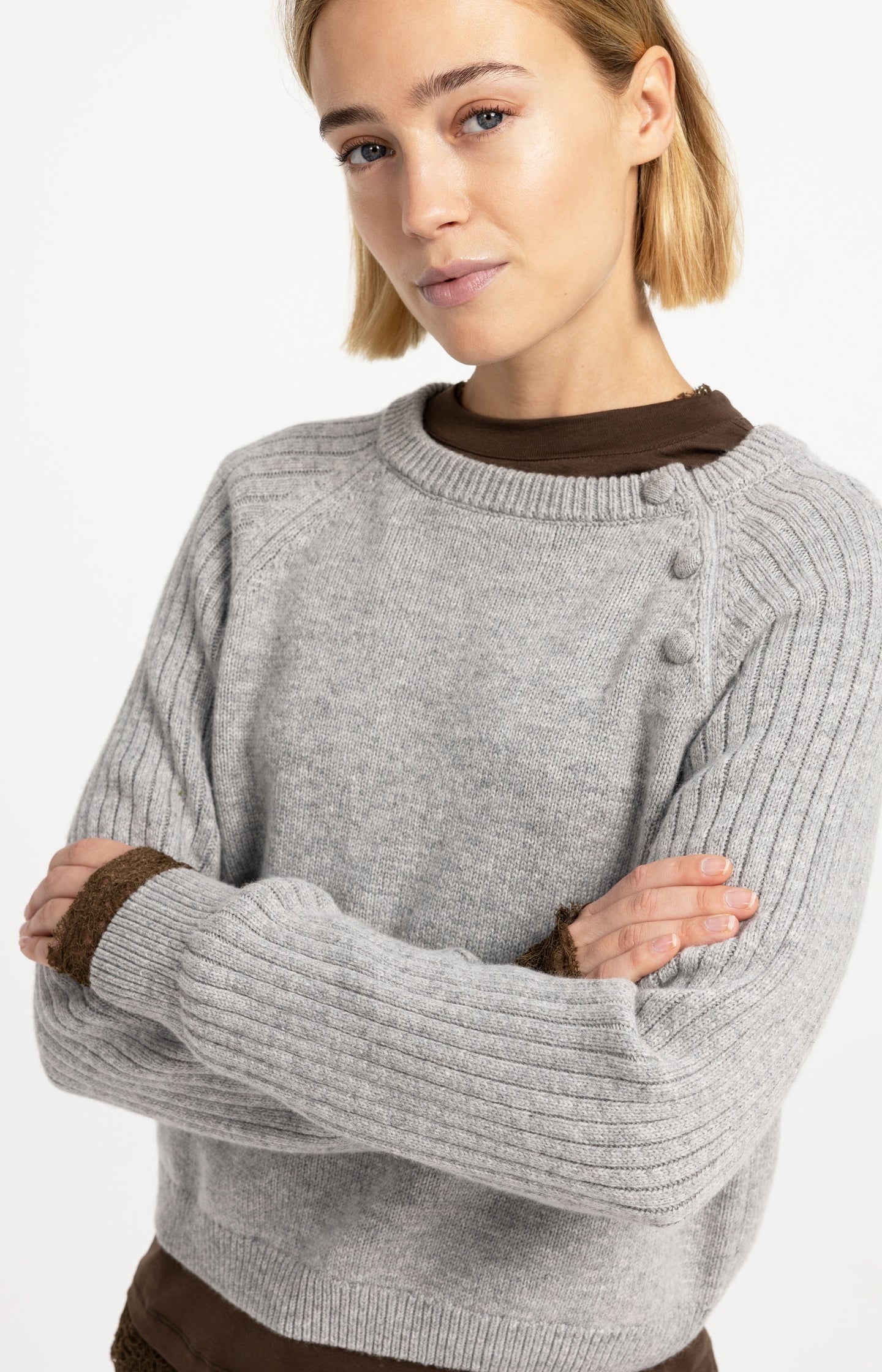 Sweater with ribbed sleeves and button details