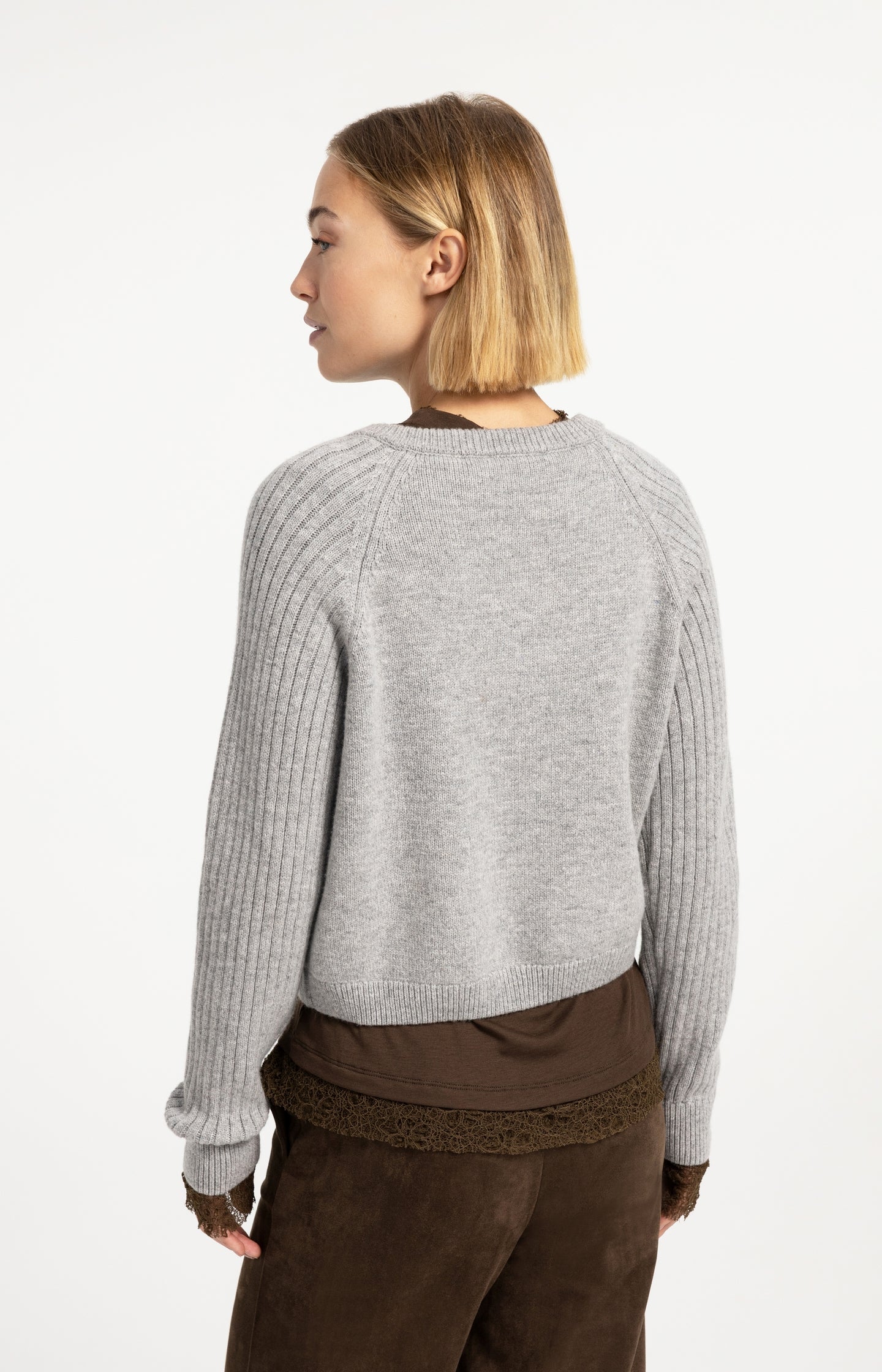 Sweater with ribbed sleeves and button details